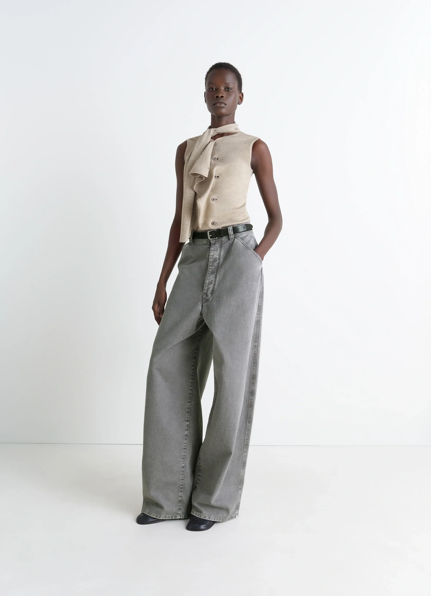 ASYMMETRICAL SLEEVELESS CARDIGAN IN MERINO BLEND - Image 2