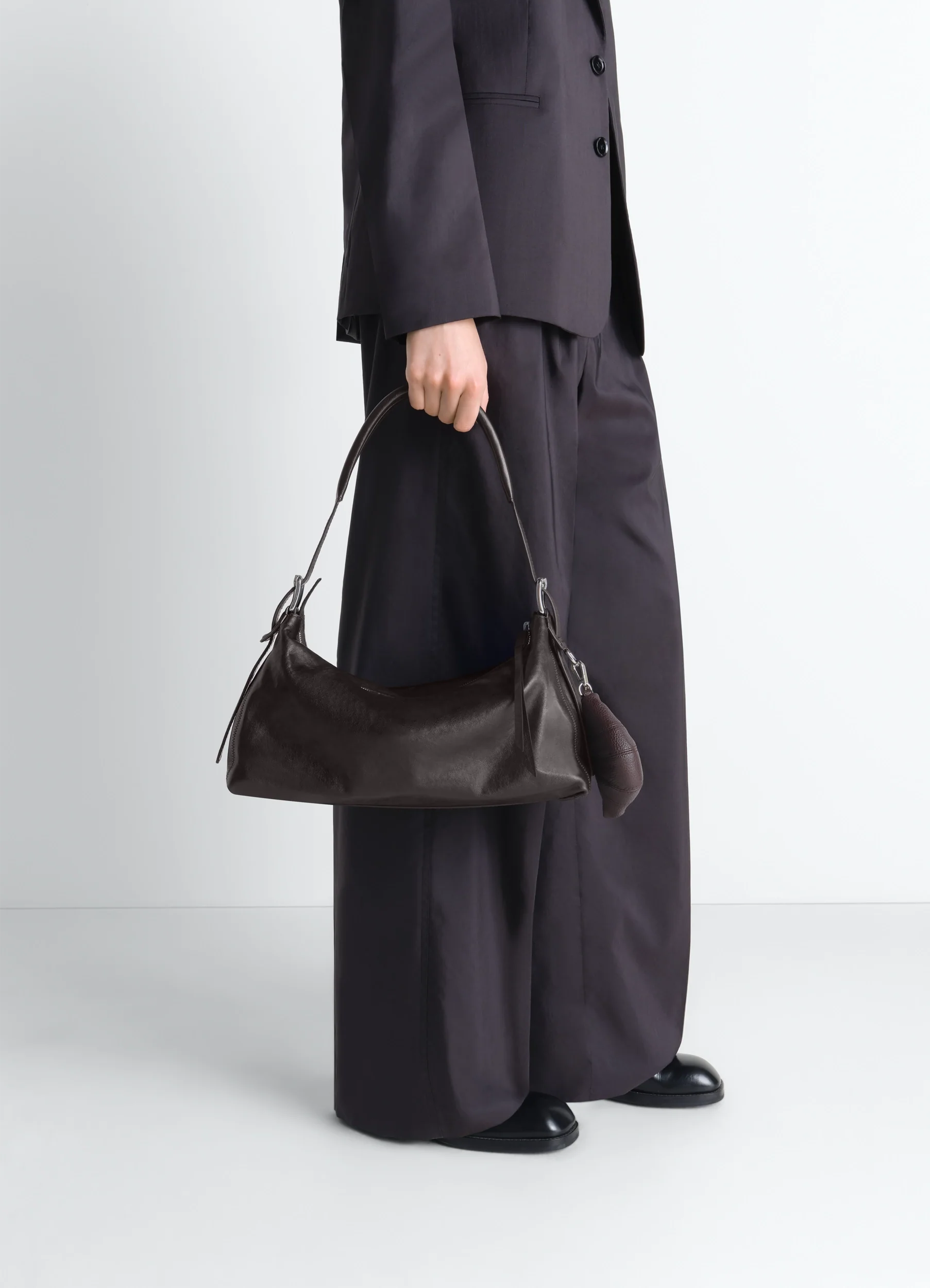 BELTED BAGUETTE BAG IN LEATHER - Image 3