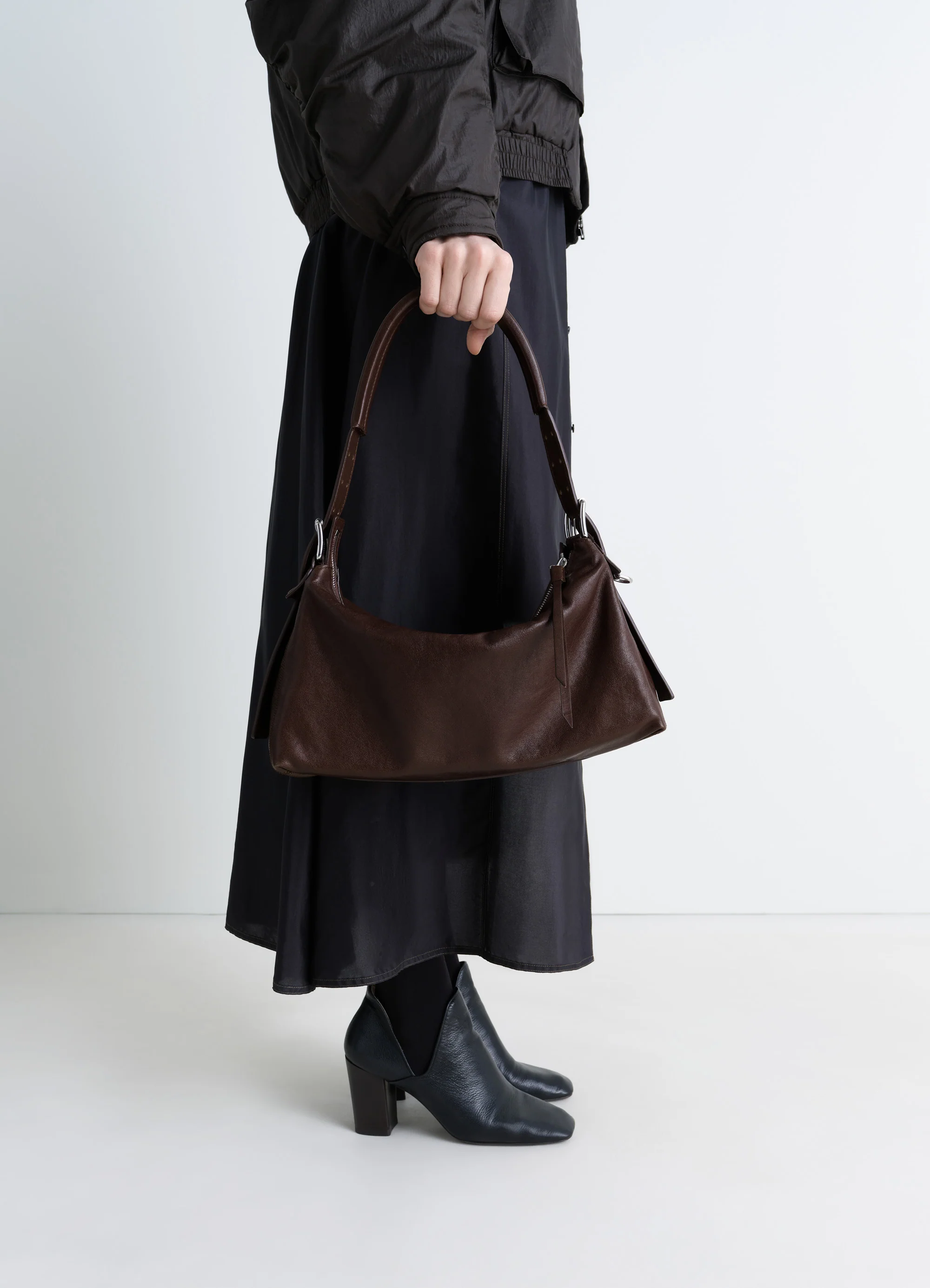 BELTED BAGUETTE BAG IN LEATHER - Image 2