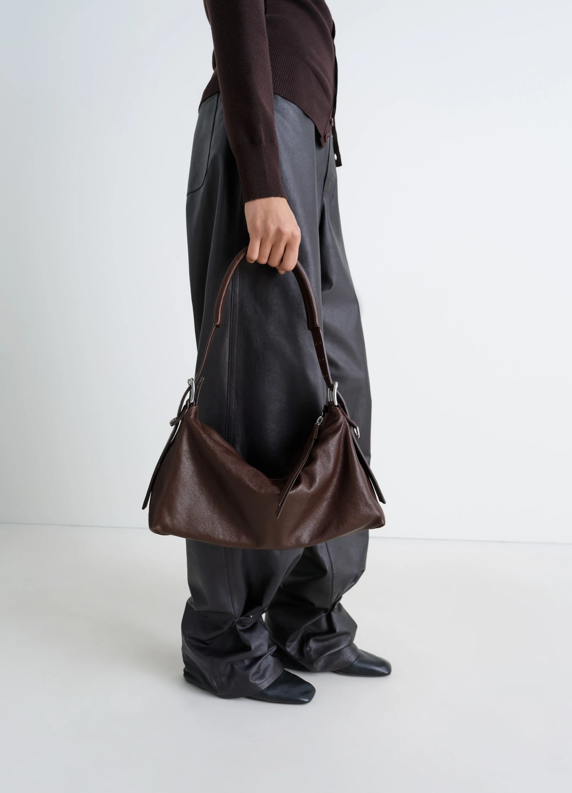 BELTED BAGUETTE BAG IN LEATHER - Image 3