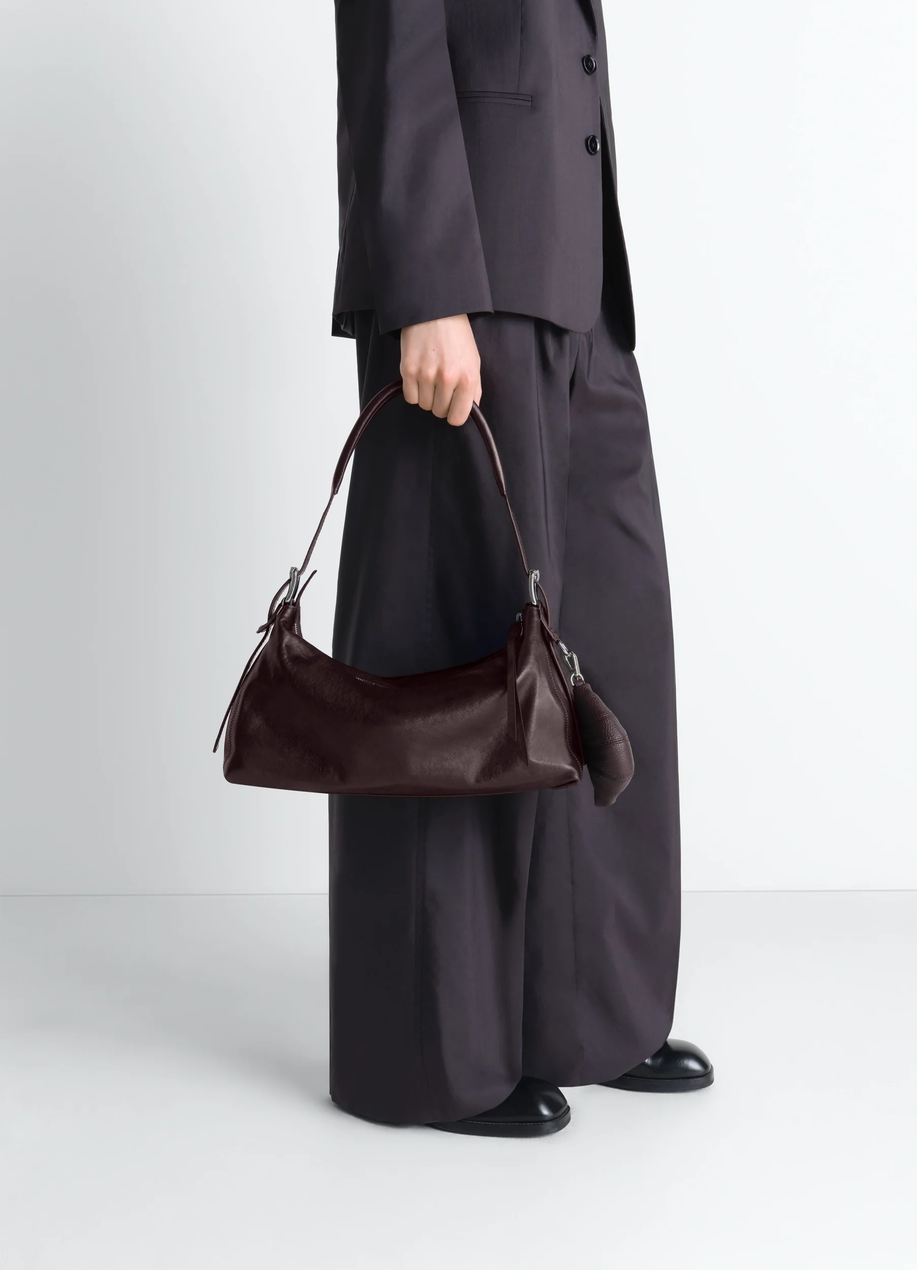 BELTED BAGUETTE BAG IN LEATHER - Image 3
