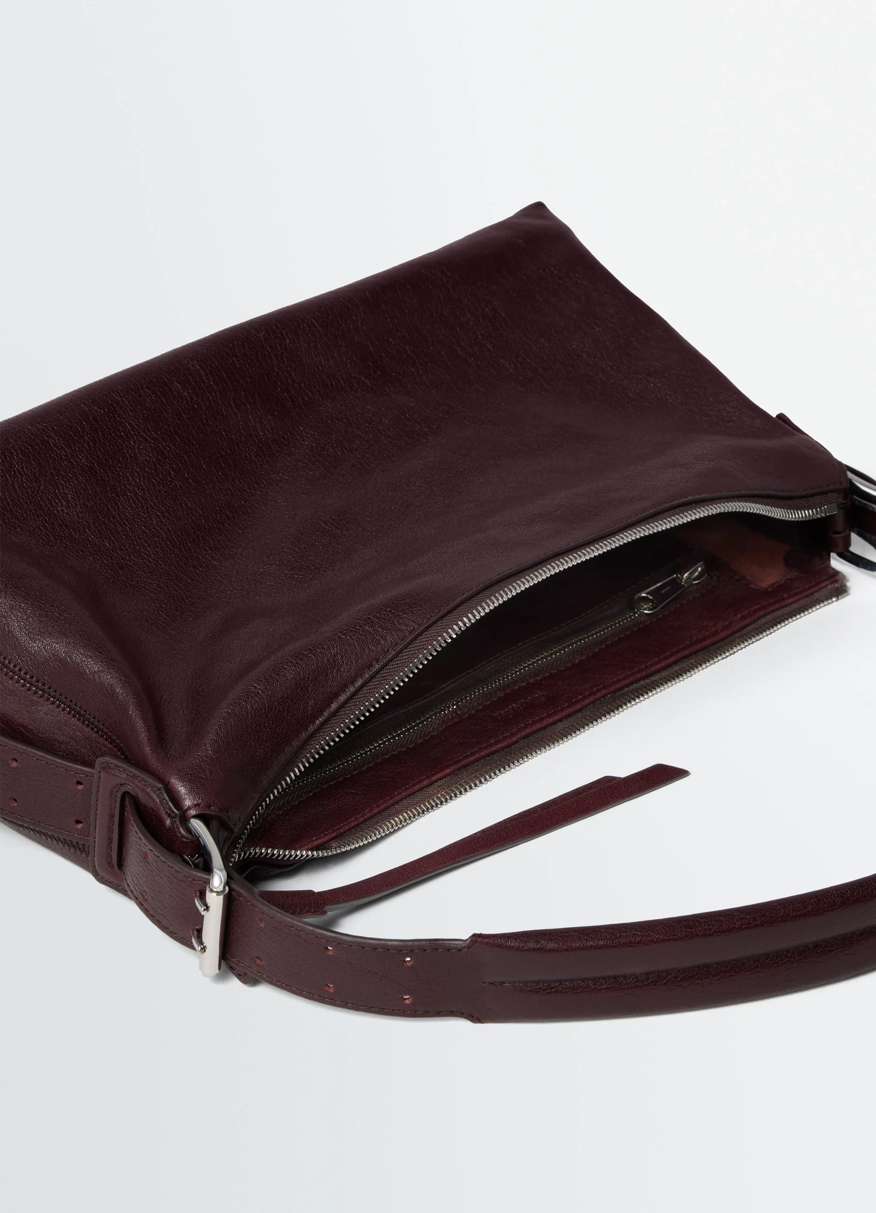 BELTED BAGUETTE BAG IN LEATHER - Image 5