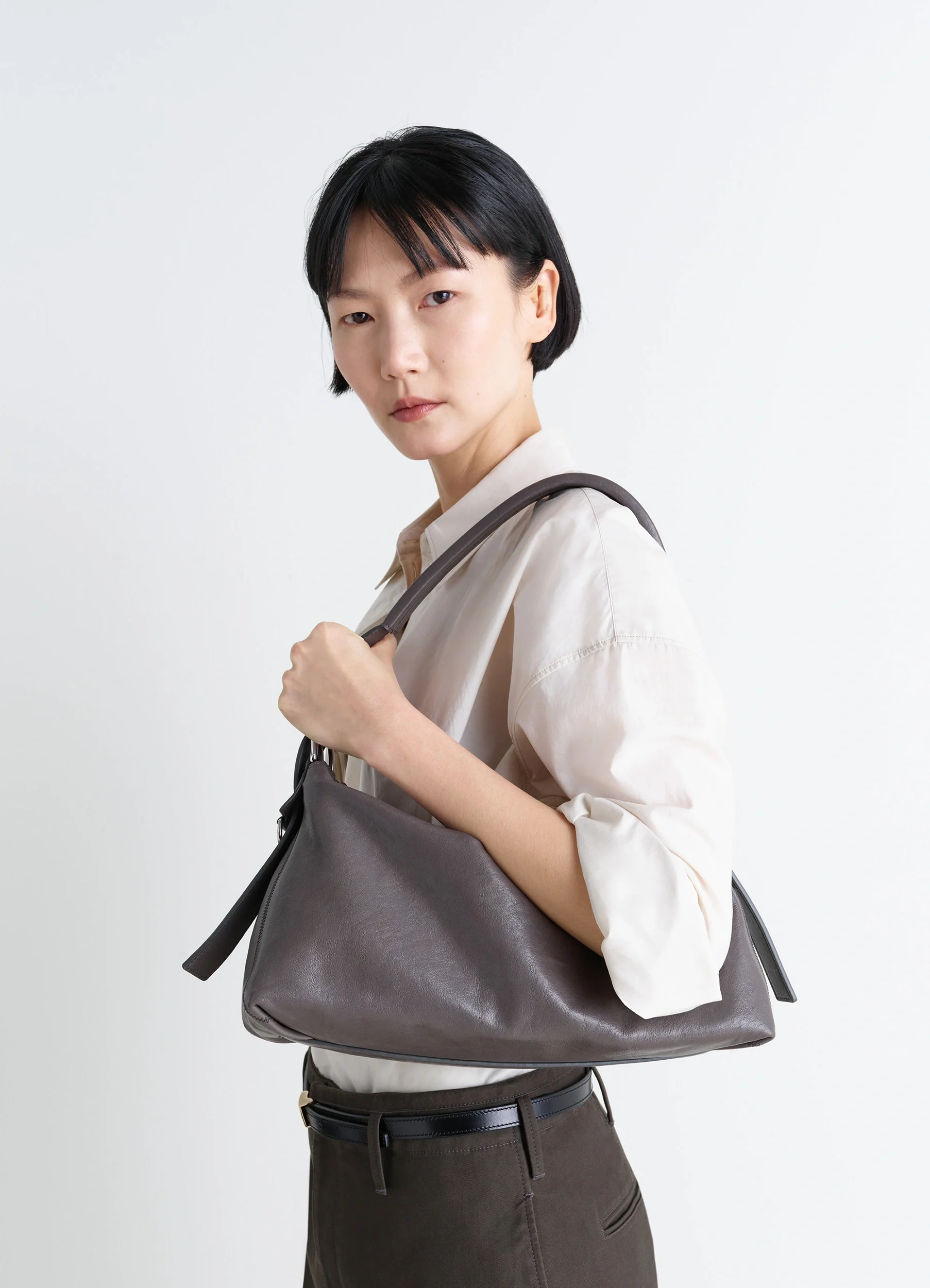 BELTED BAGUETTE BAG IN LEATHER - Image 3