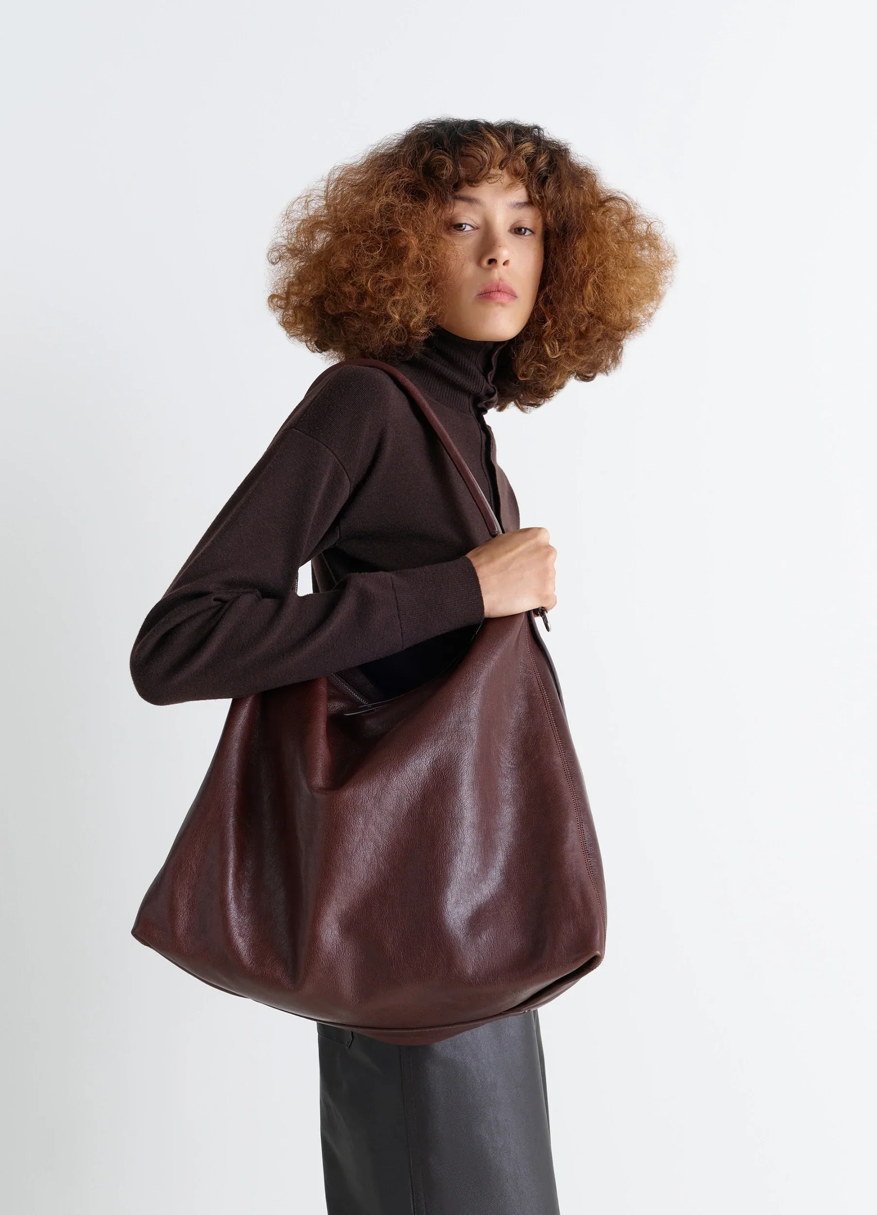 BELTED HOBO BAG IN LEATHER - Image 2