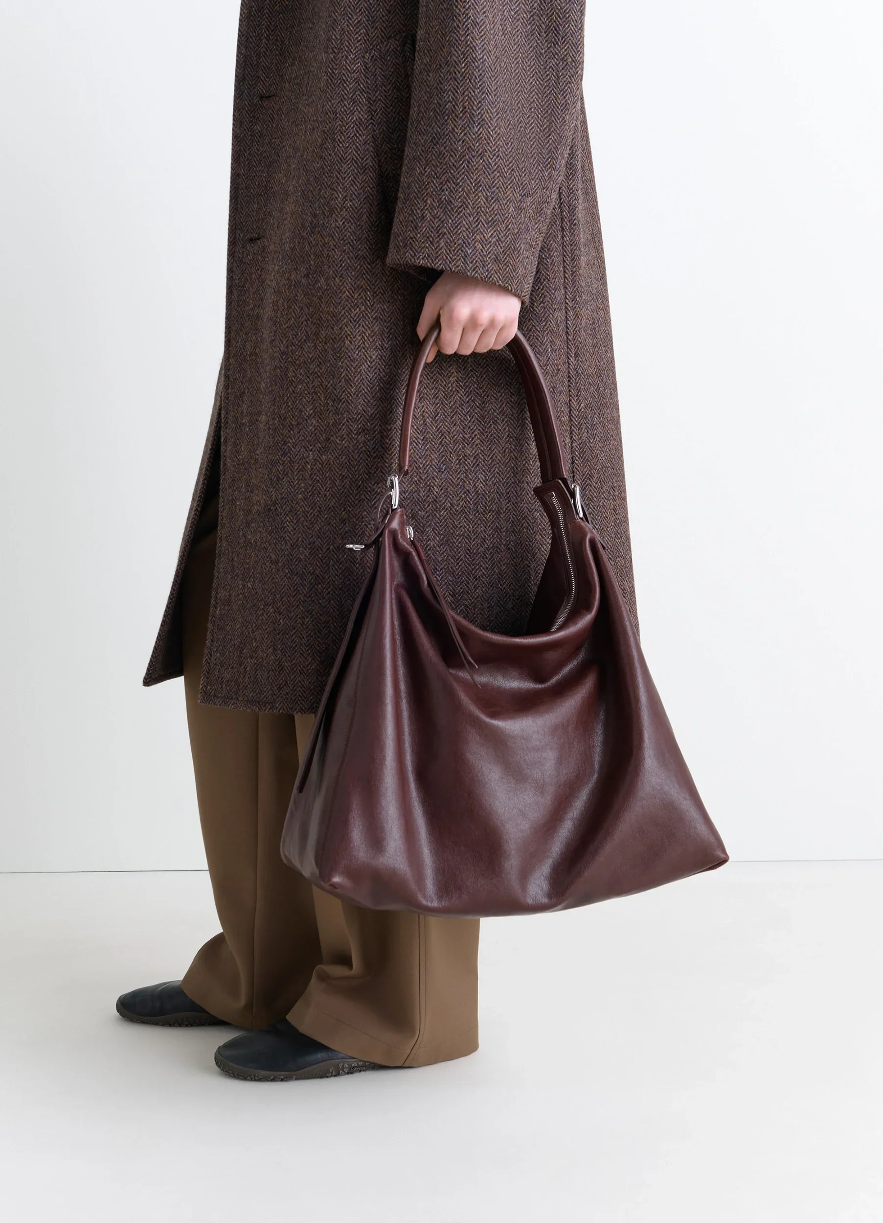 BELTED HOBO BAG IN LEATHER - Image 3