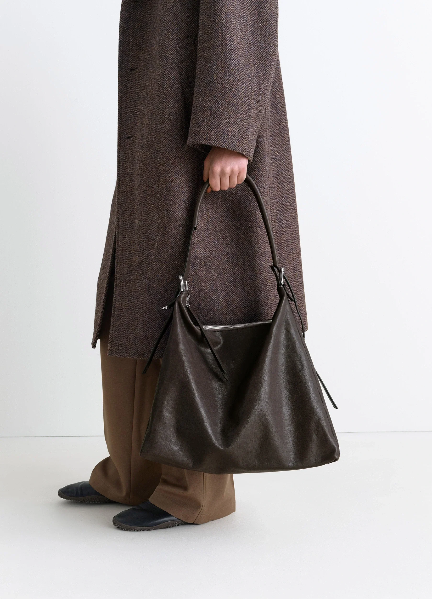BELTED HOBO BAG IN LEATHER - Image 2