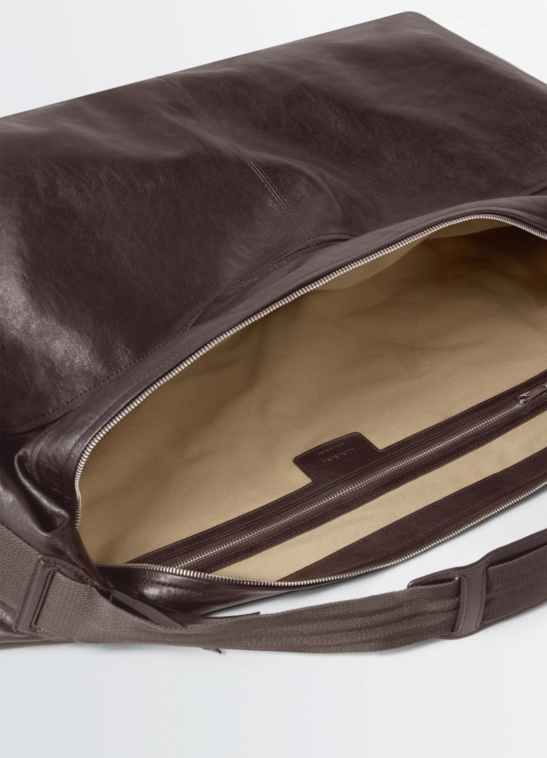 BERLINGOT 72H WEEKEND BELTED BAG IN LEATHER - Image 4
