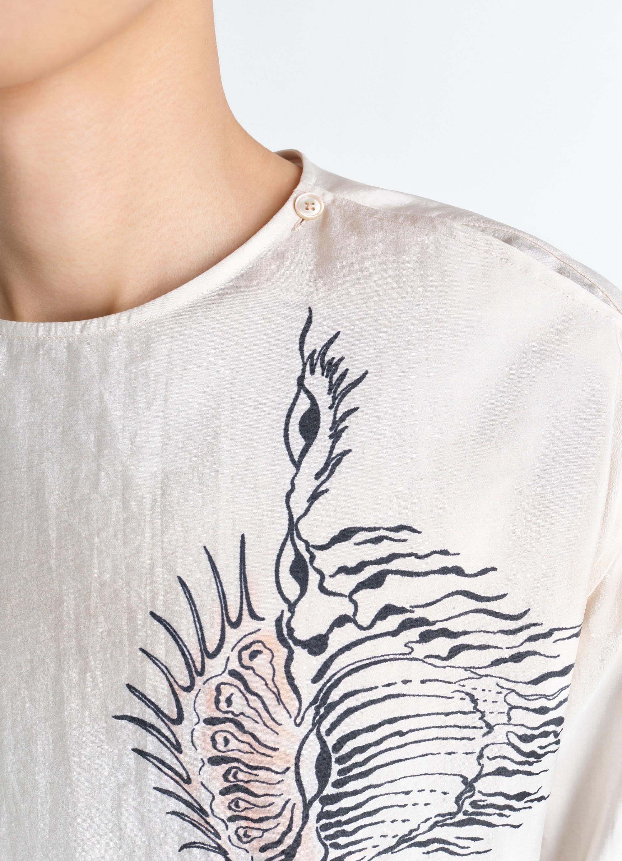 BUTTON NECK TOP IN SHELL PRINTED SILK - Image 4