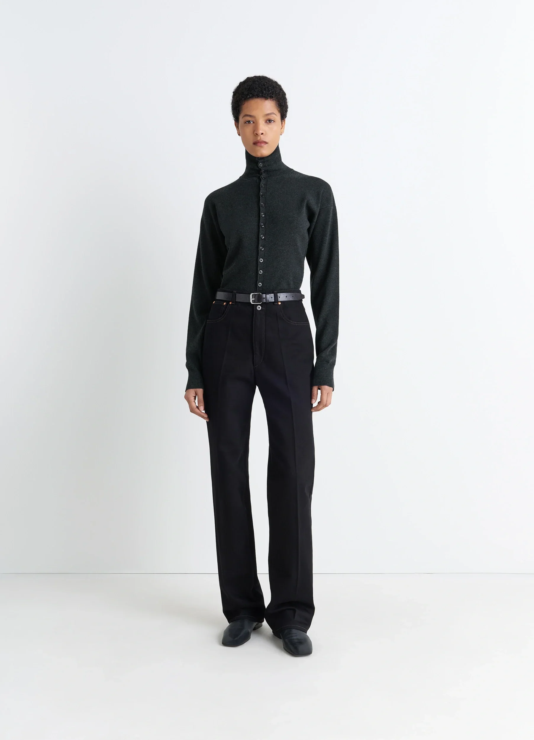 BUTTONED FITTED CARDIGAN IN FINE WOOL - Image 2