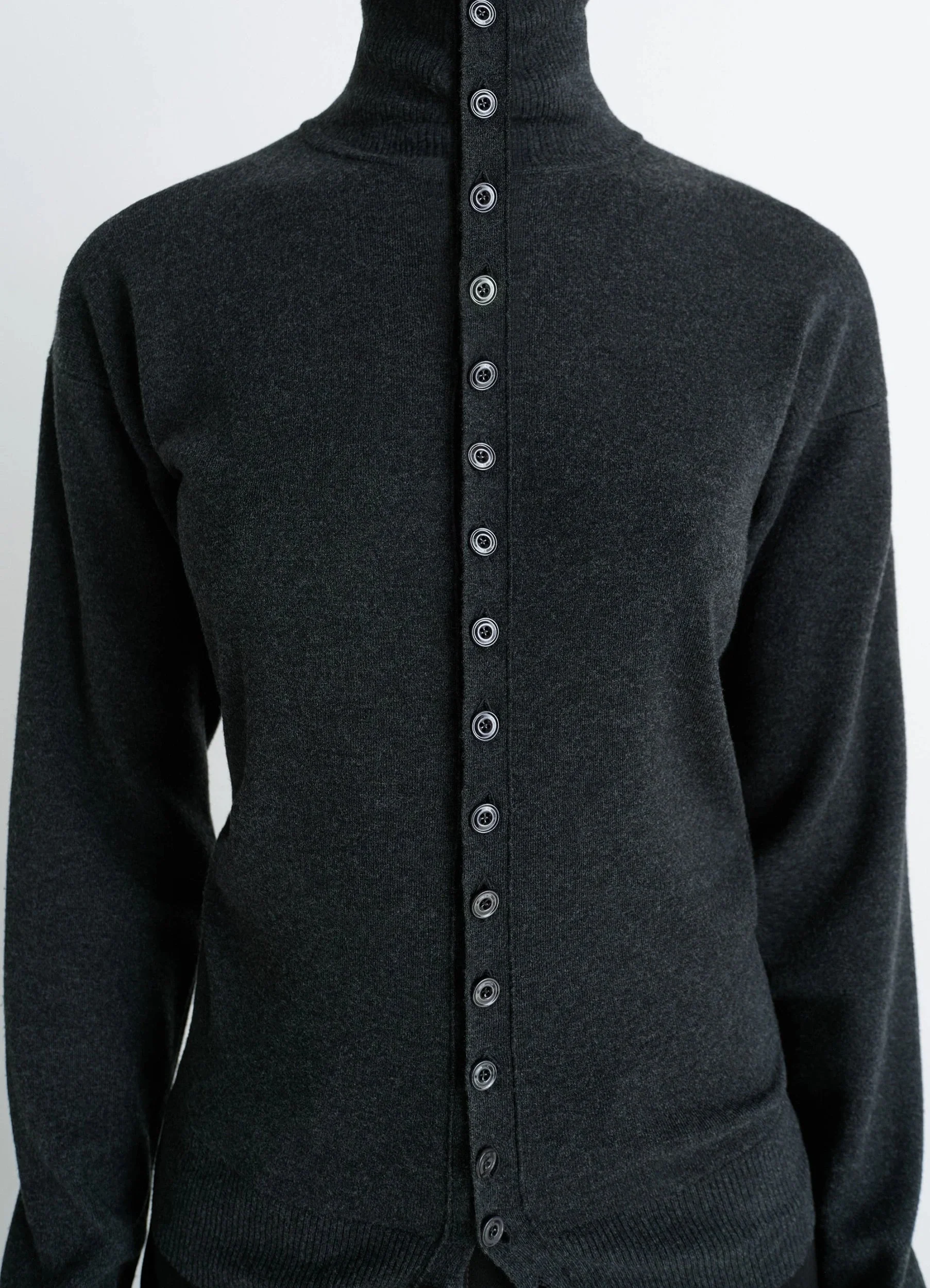 BUTTONED FITTED CARDIGAN IN FINE WOOL - Image 3