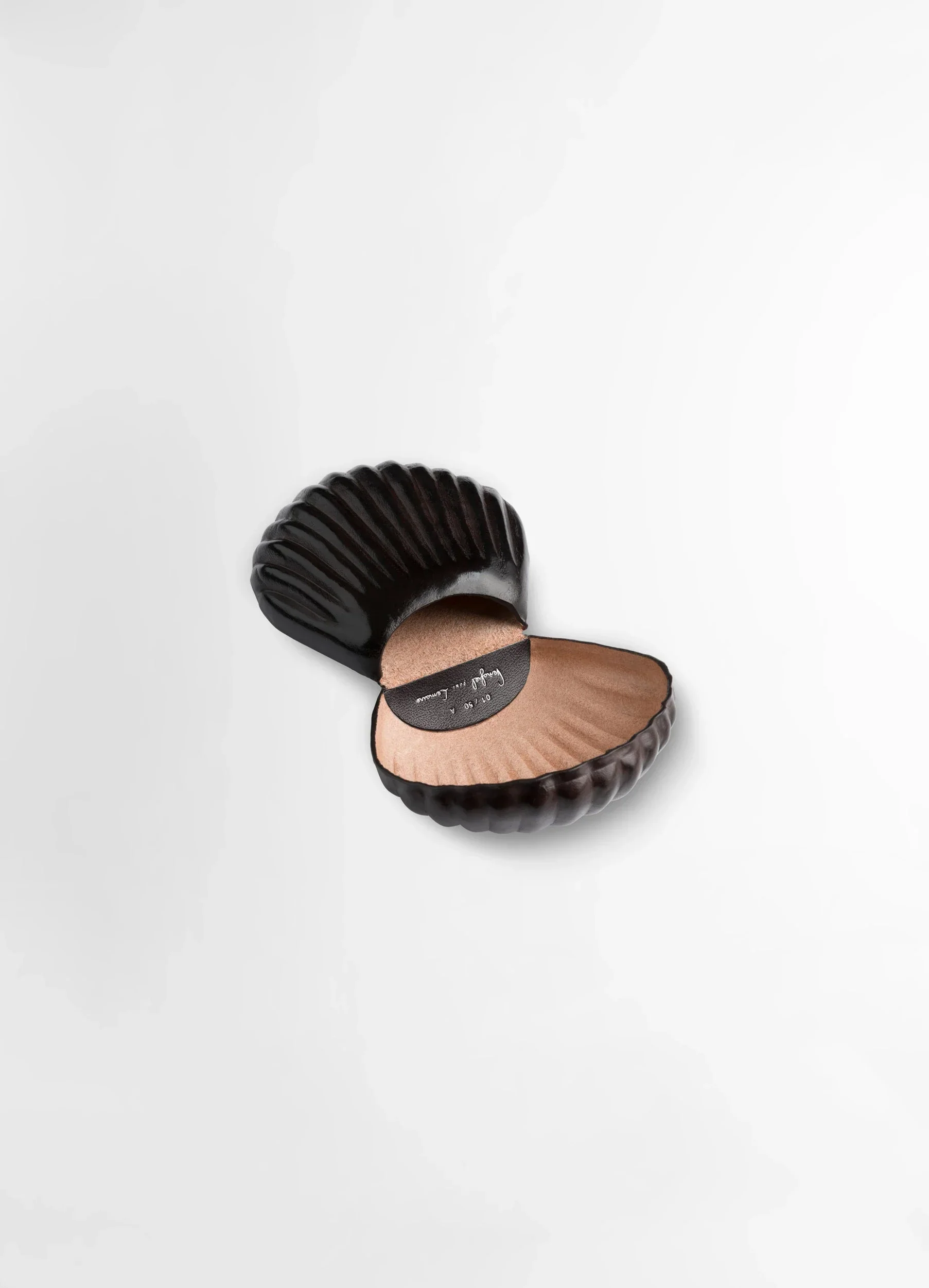 CARLOS PEÑAFIEL SHELL COIN PURSE IN LEATHER - Image 4