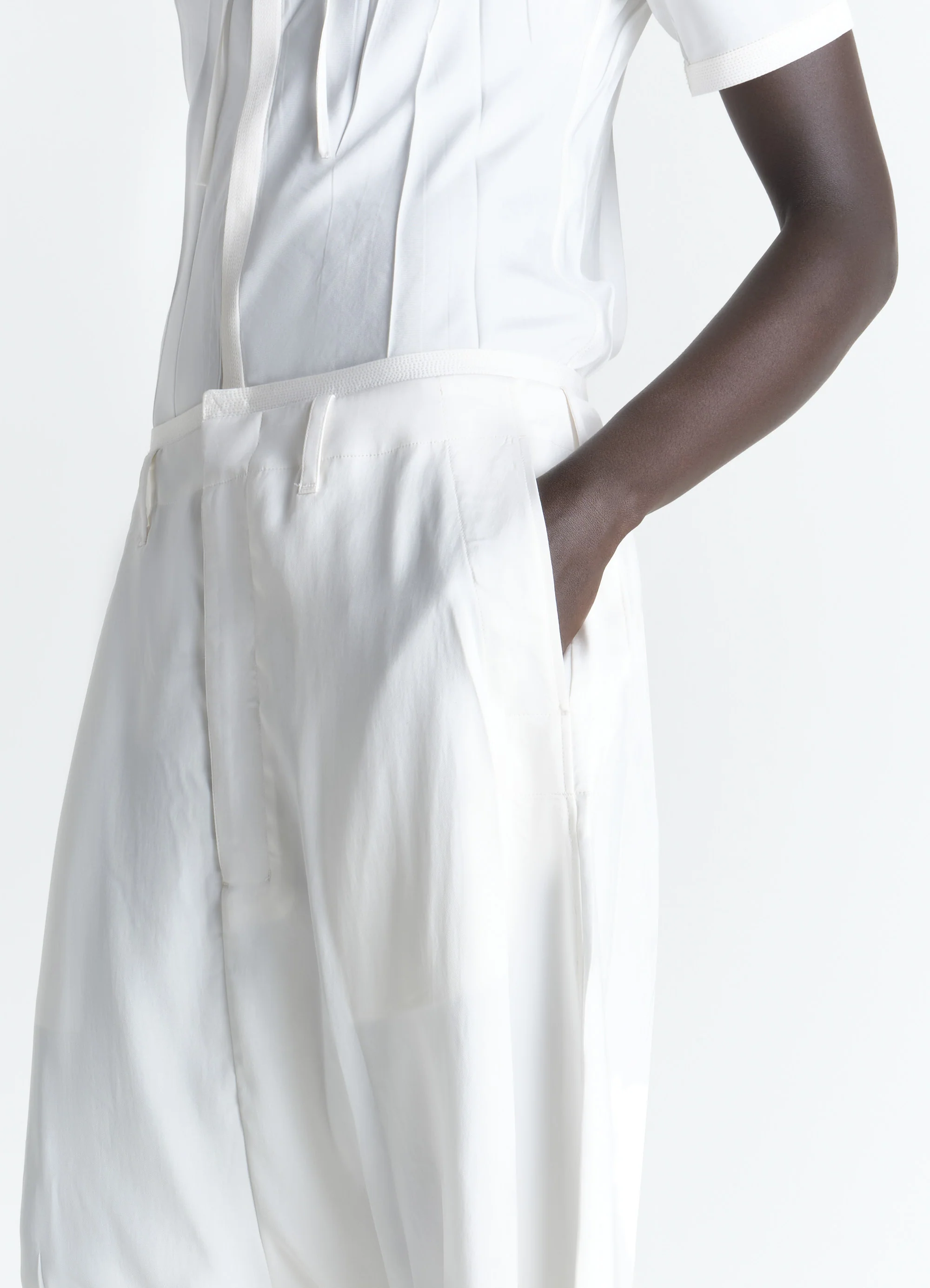 CREASED DROPPED CROTCH BERMUDAS IN POLY VISCOSE TWILL - Image 3