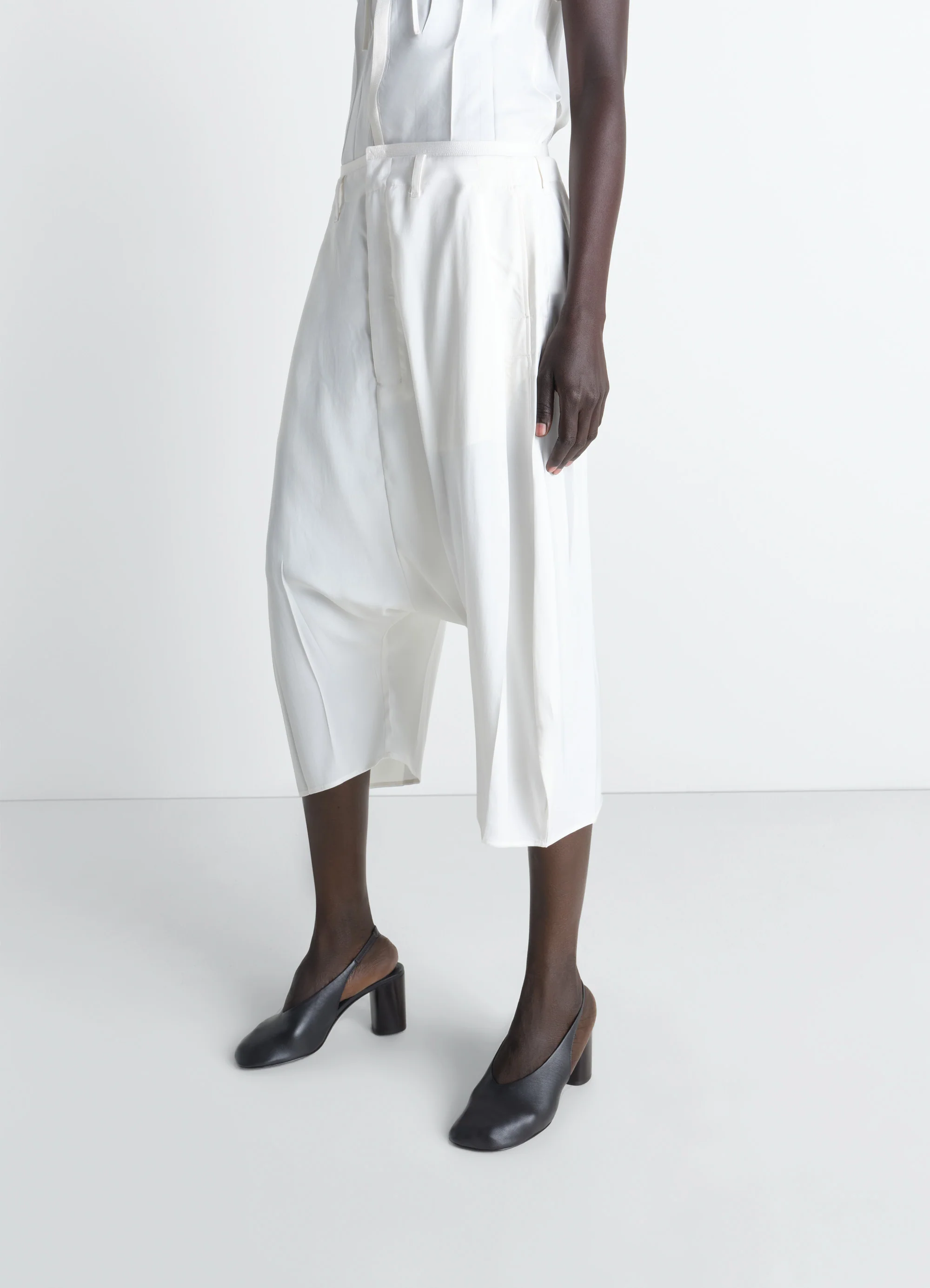 CREASED DROPPED CROTCH BERMUDAS IN POLY VISCOSE TWILL - Image 4
