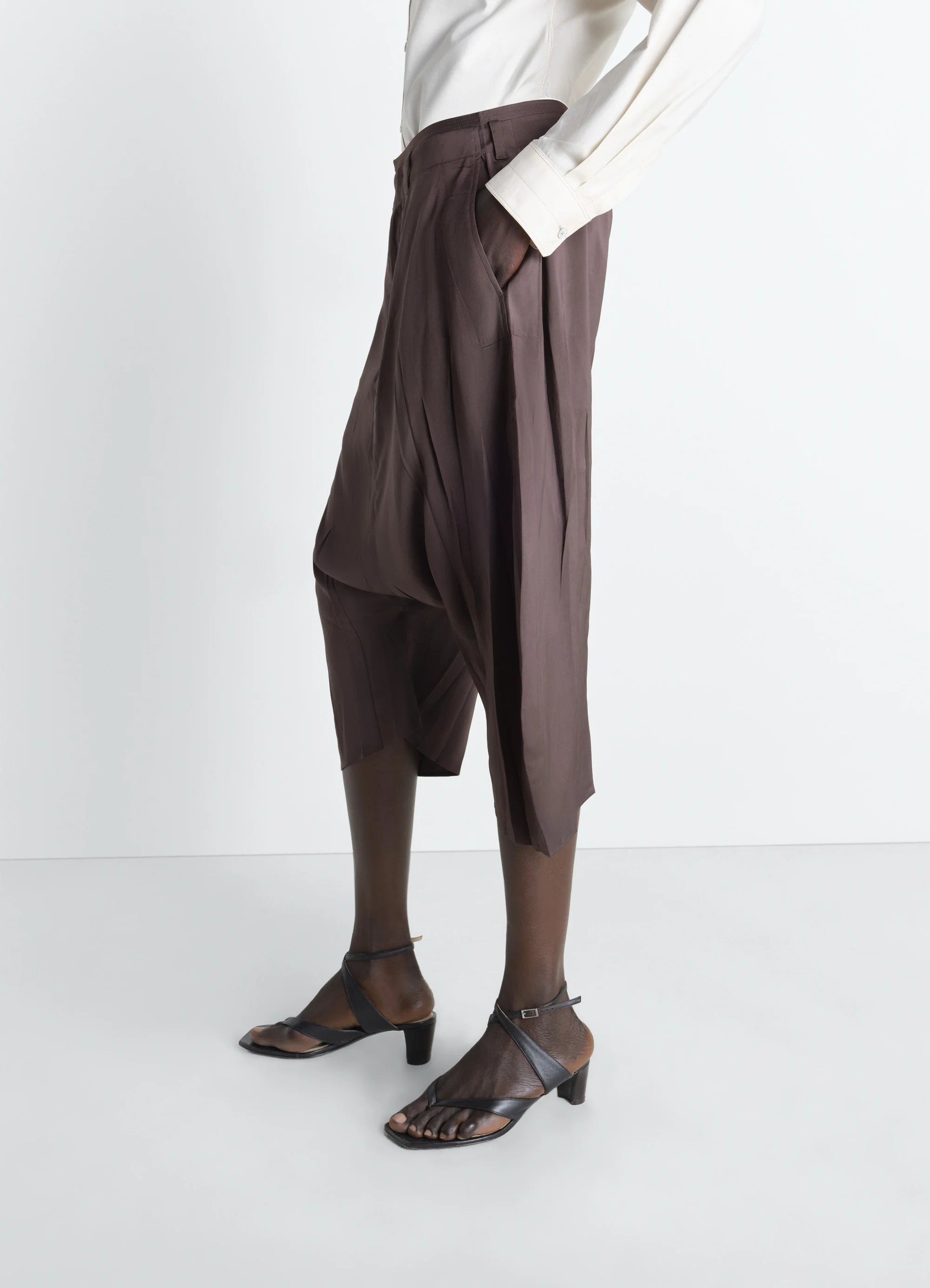 CREASED DROPPED CROTCH BERMUDAS IN POLY VISCOSE TWILL - Image 4