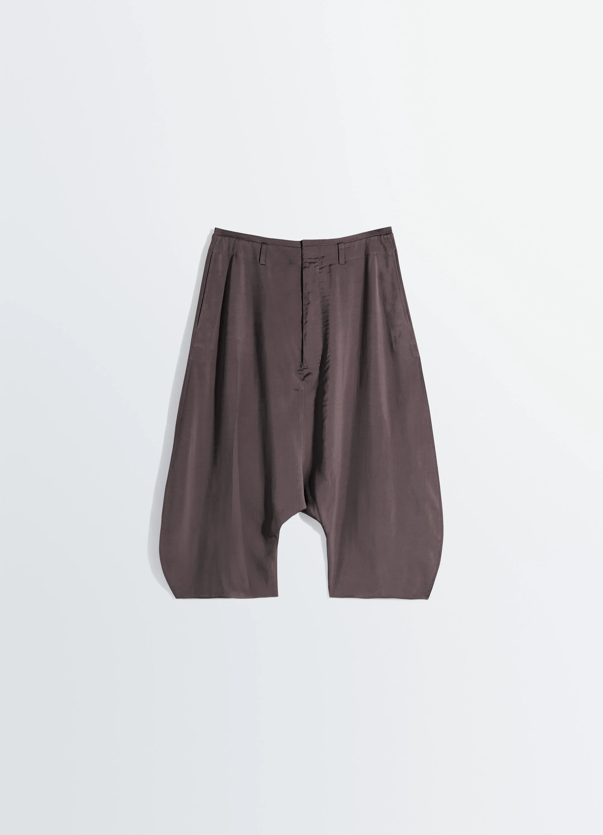 CREASED DROPPED CROTCH BERMUDAS IN POLY VISCOSE TWILL - Image 6