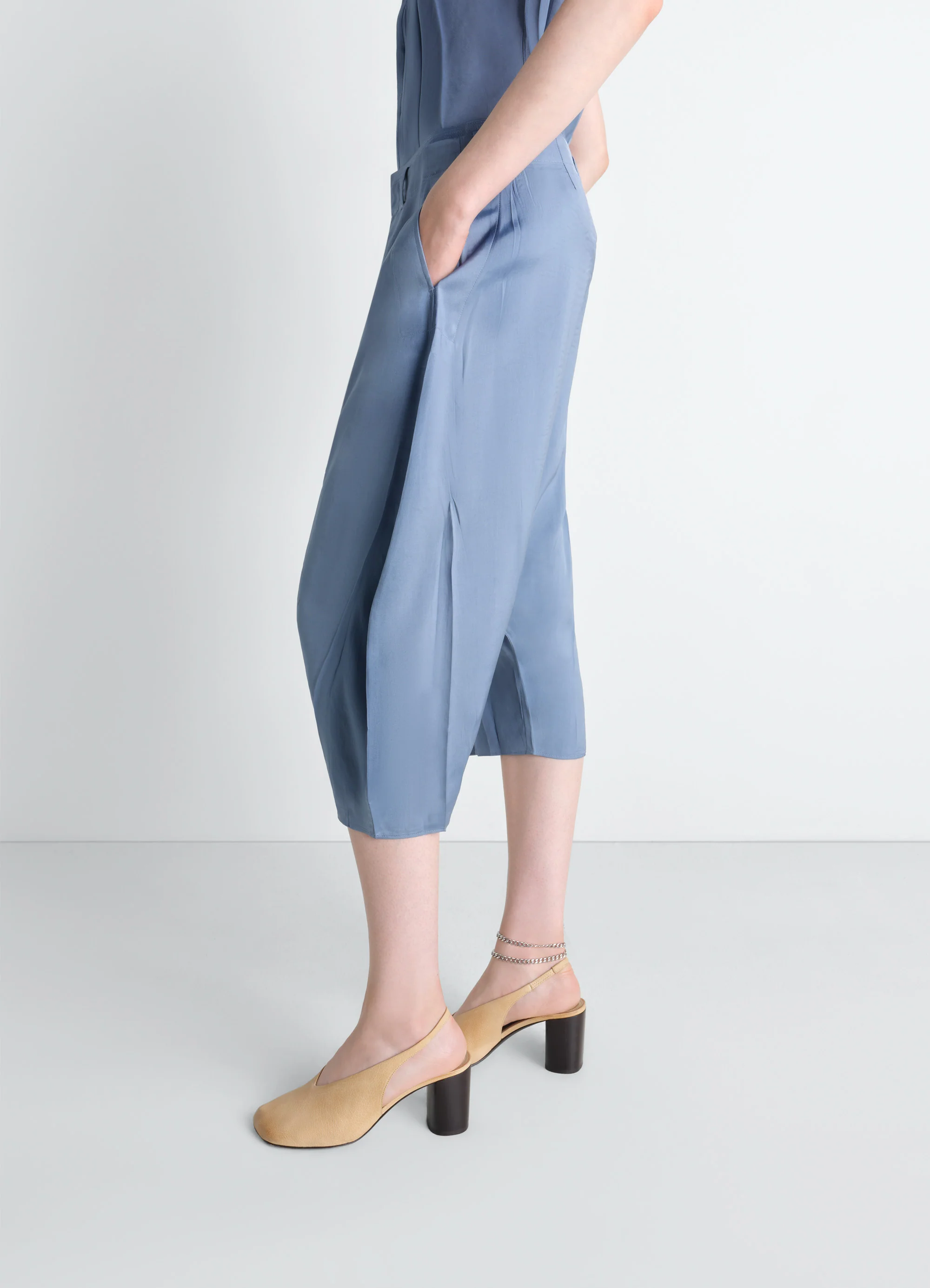 CREASED DROPPED CROTCH BERMUDAS IN POLY VISCOSE TWILL - Image 4