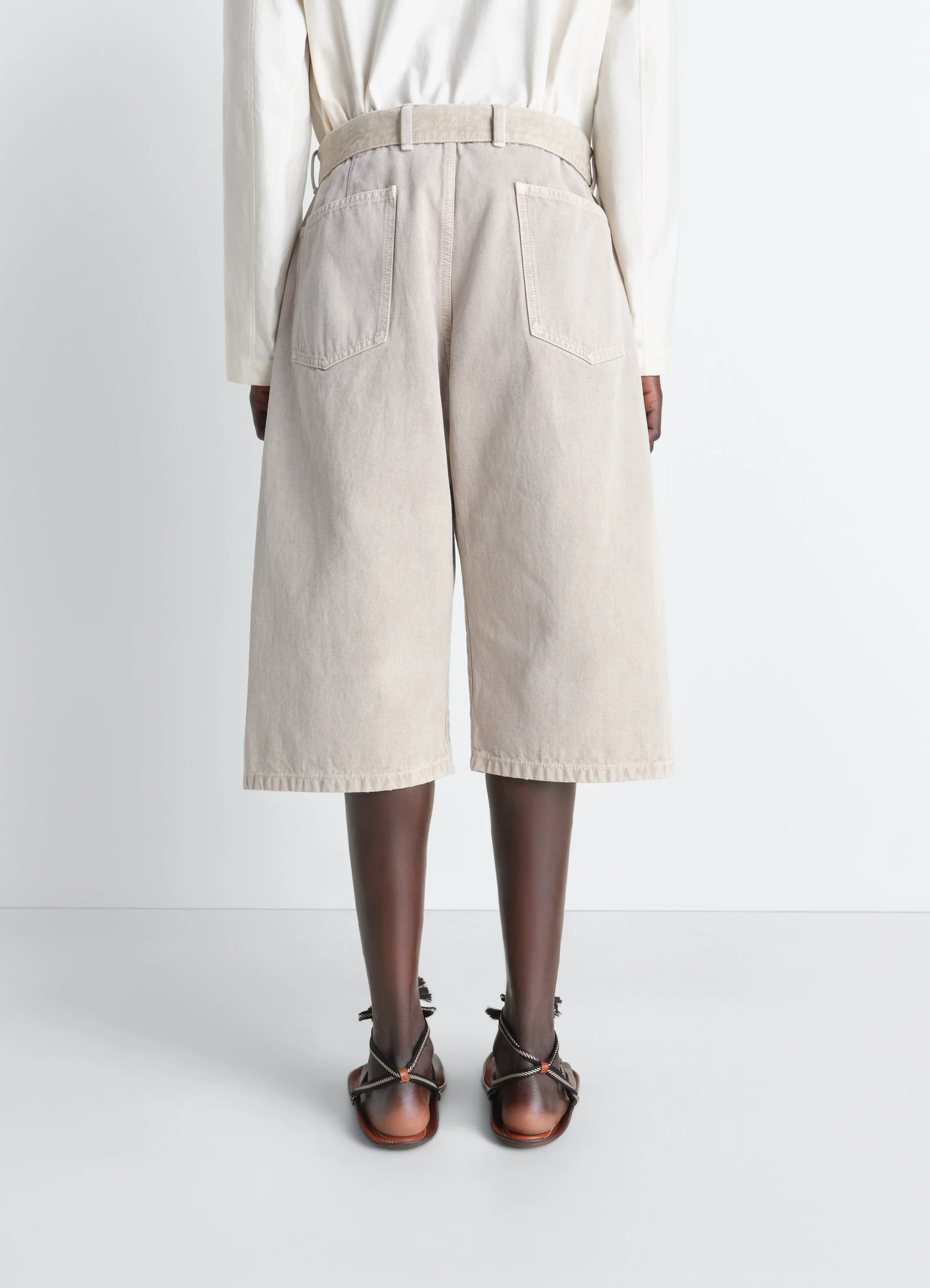 DENIM SHORT IN HEAVY BROKEN TWILL SNOW - Image 4