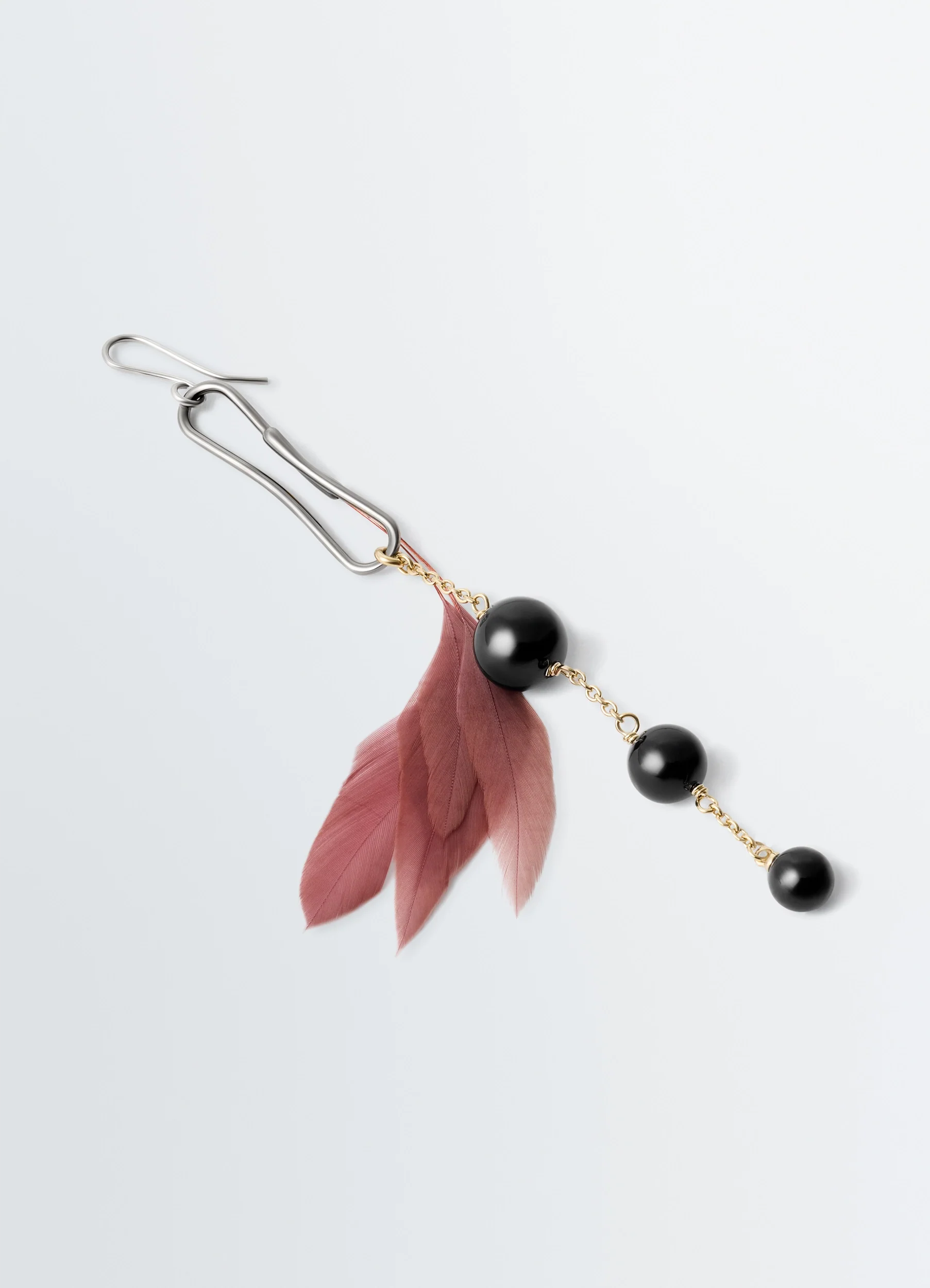 DOT EARRING WITH ONYX AND ROOSTER FEATHER - Image 3