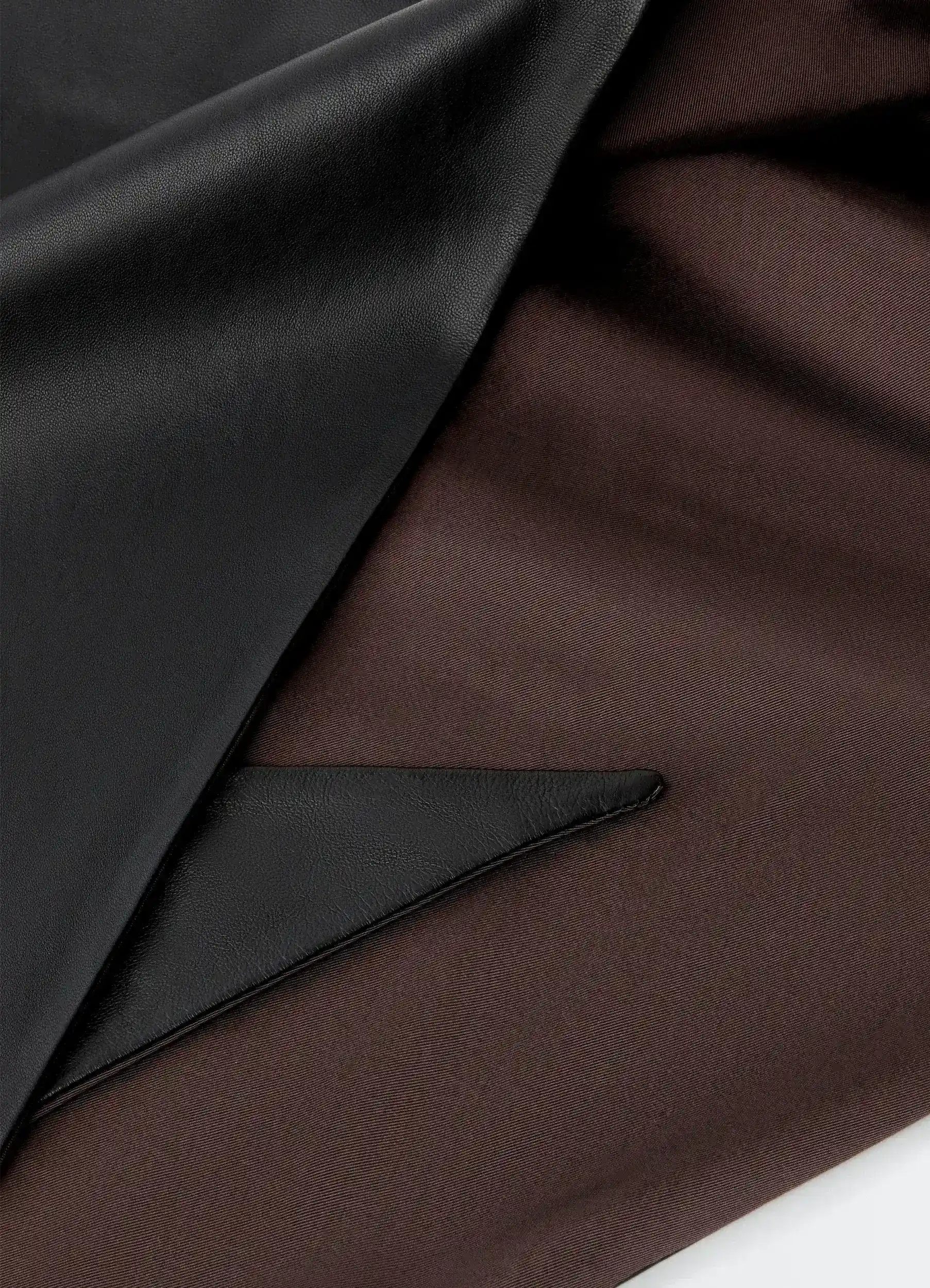 LARGE LEATHER TRIANGLE SCARF - Image 3