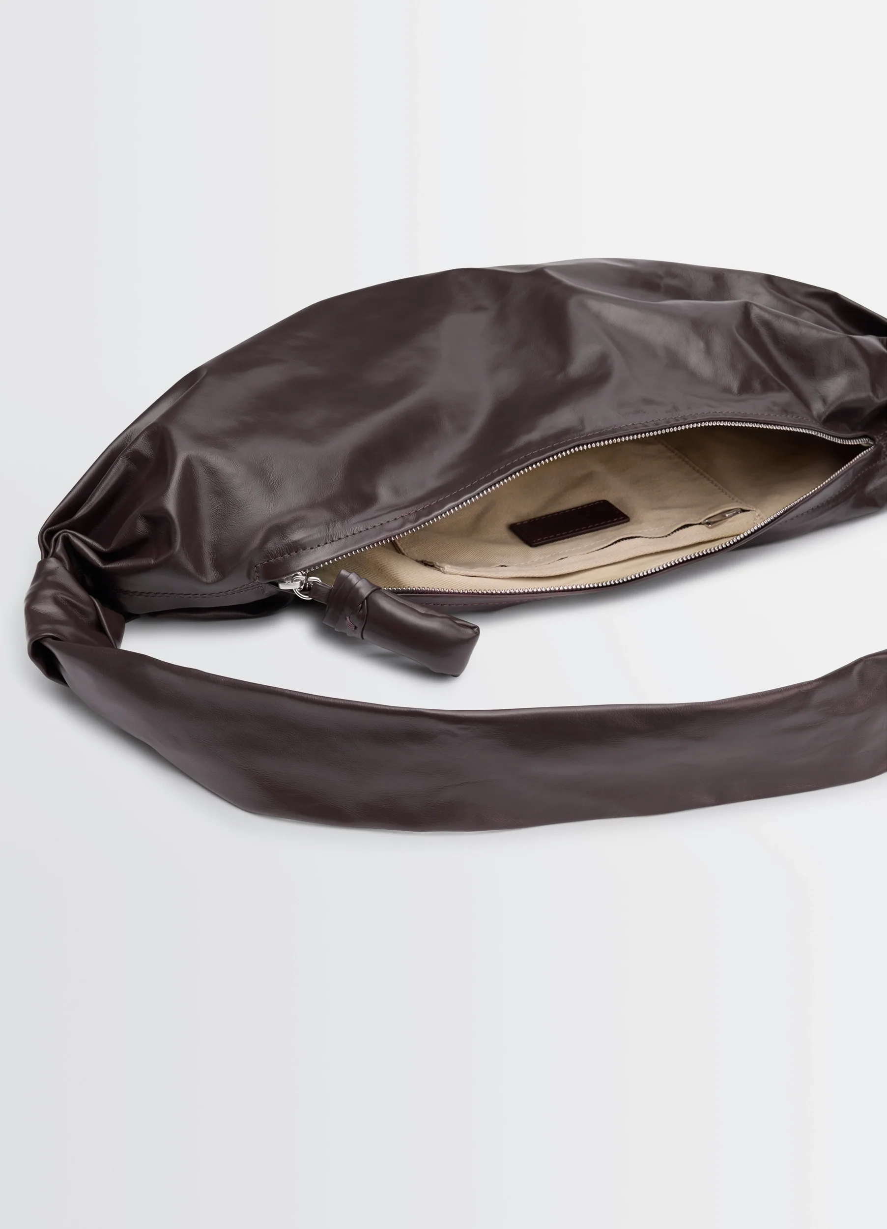 MEDIUM SOFT CROISSANT BAG IN PAPER LEATHER - Image 4