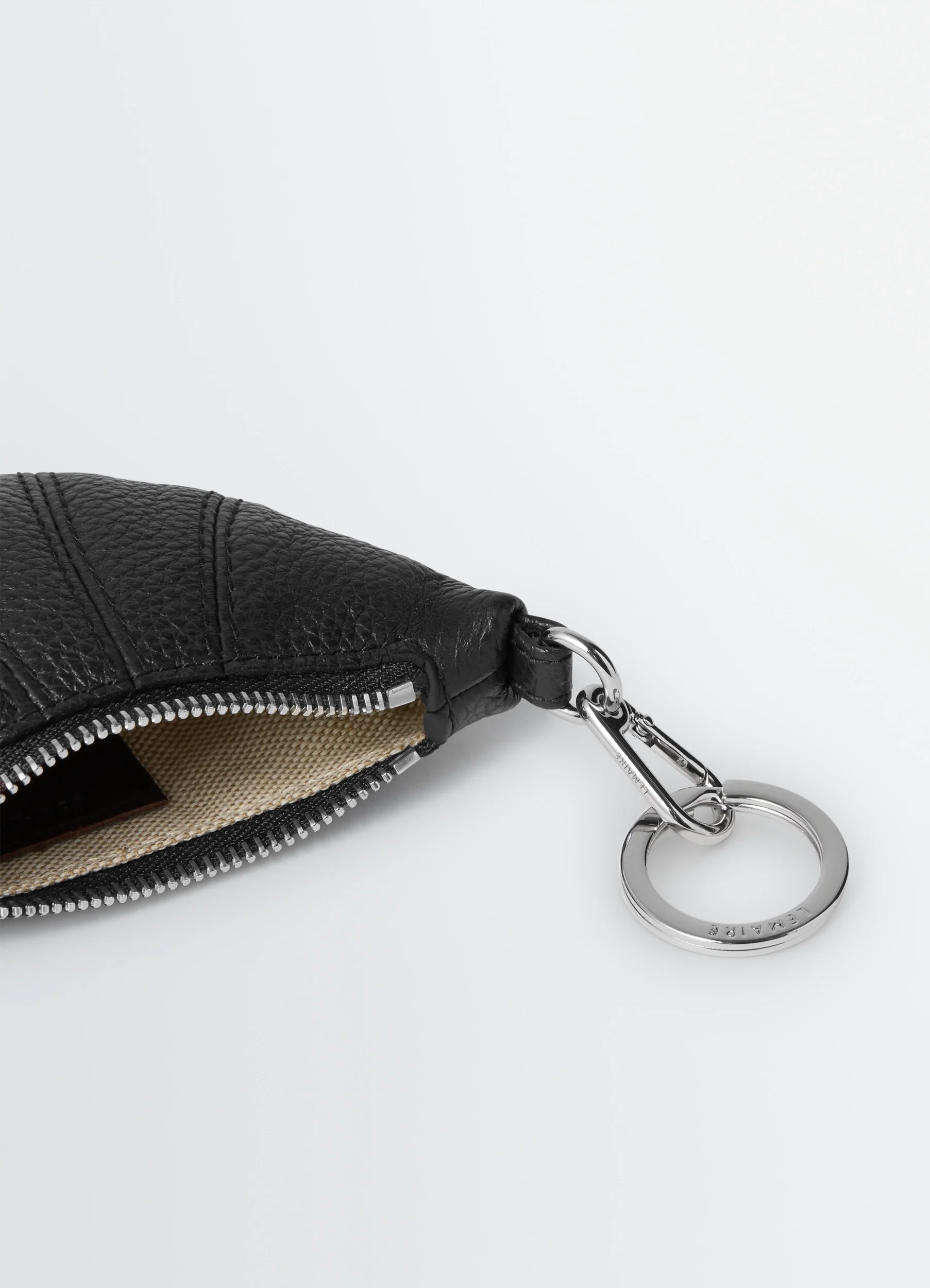 MINI CROISSANT KEYRING IN LEATHER - Image 3
