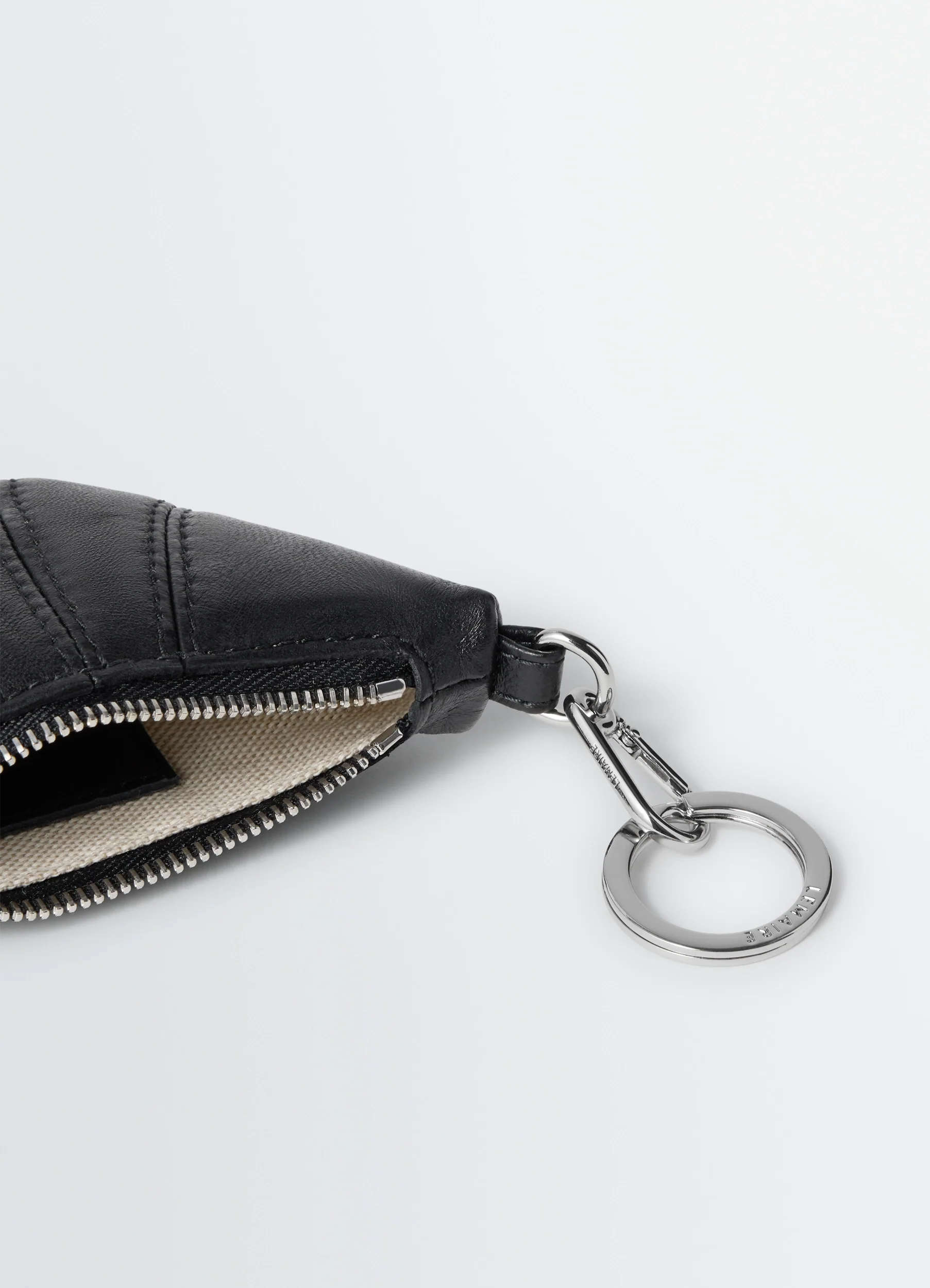 MINI CROISSANT KEYRING IN LEATHER - Image 3