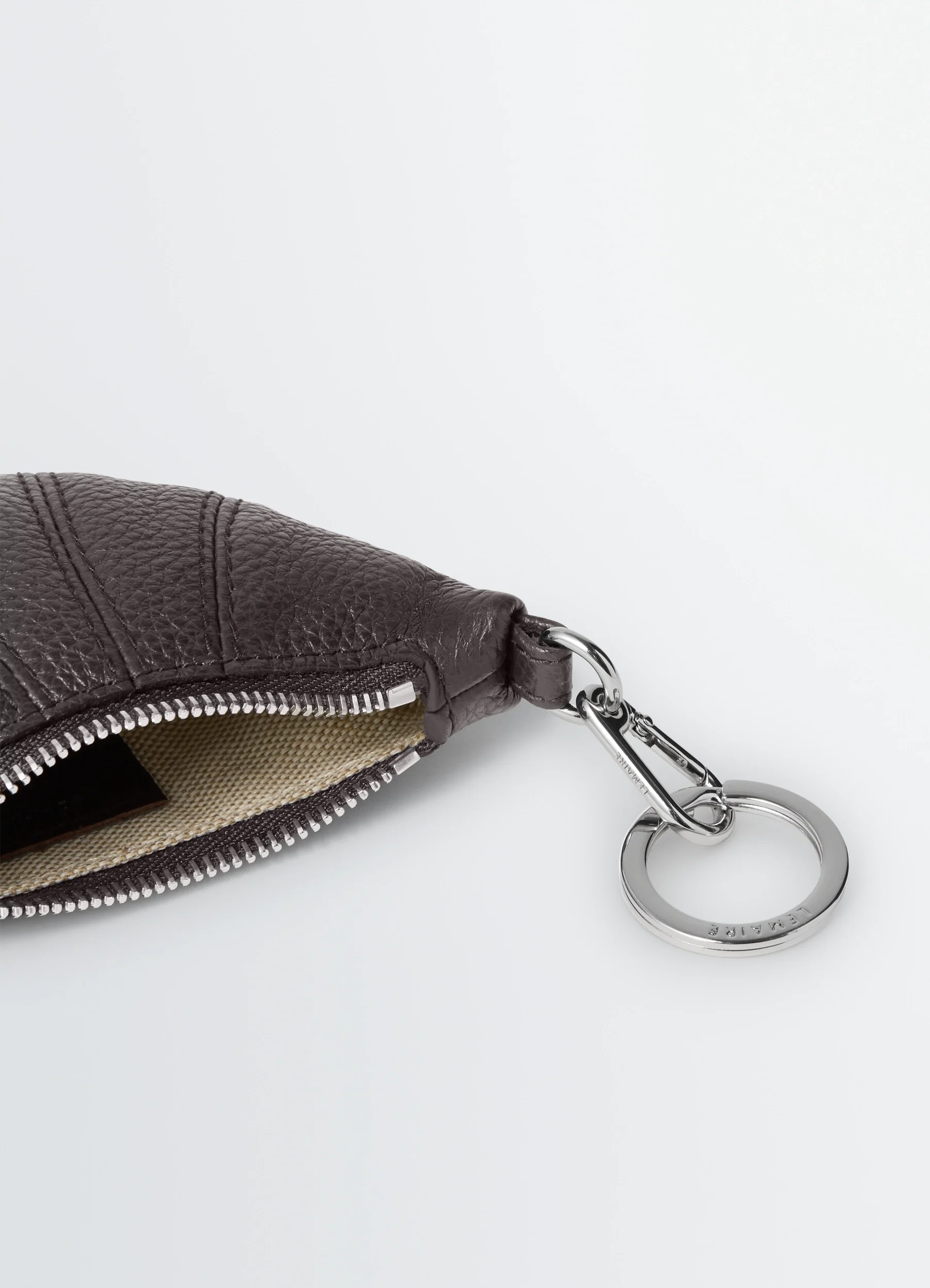 MINI CROISSANT KEYRING IN LEATHER - Image 3
