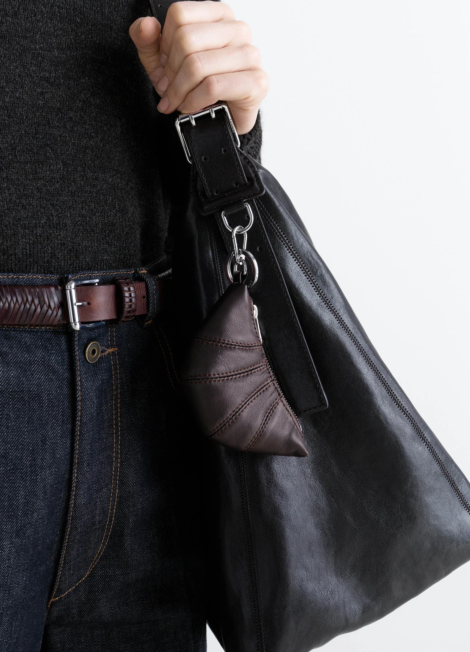 MINI CROISSANT KEYRING IN LEATHER - Image 2