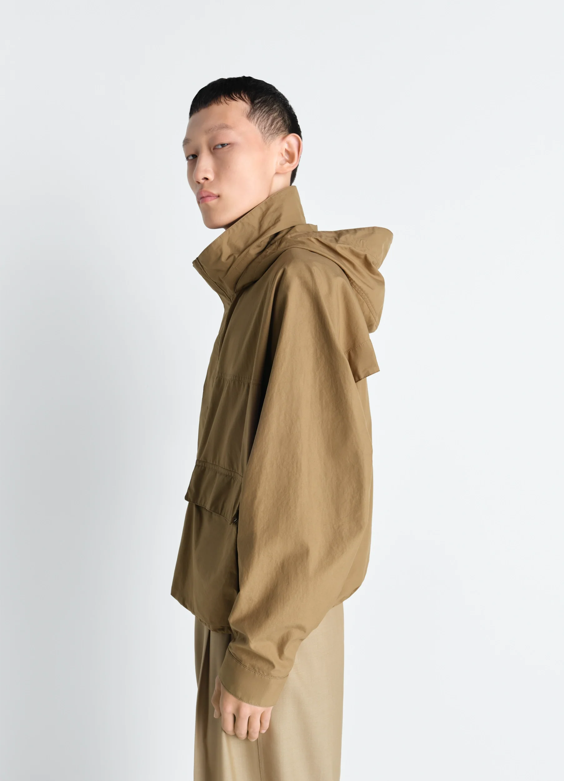SHORT RAIN PARKA IN VENTILE® COTTON - Image 8