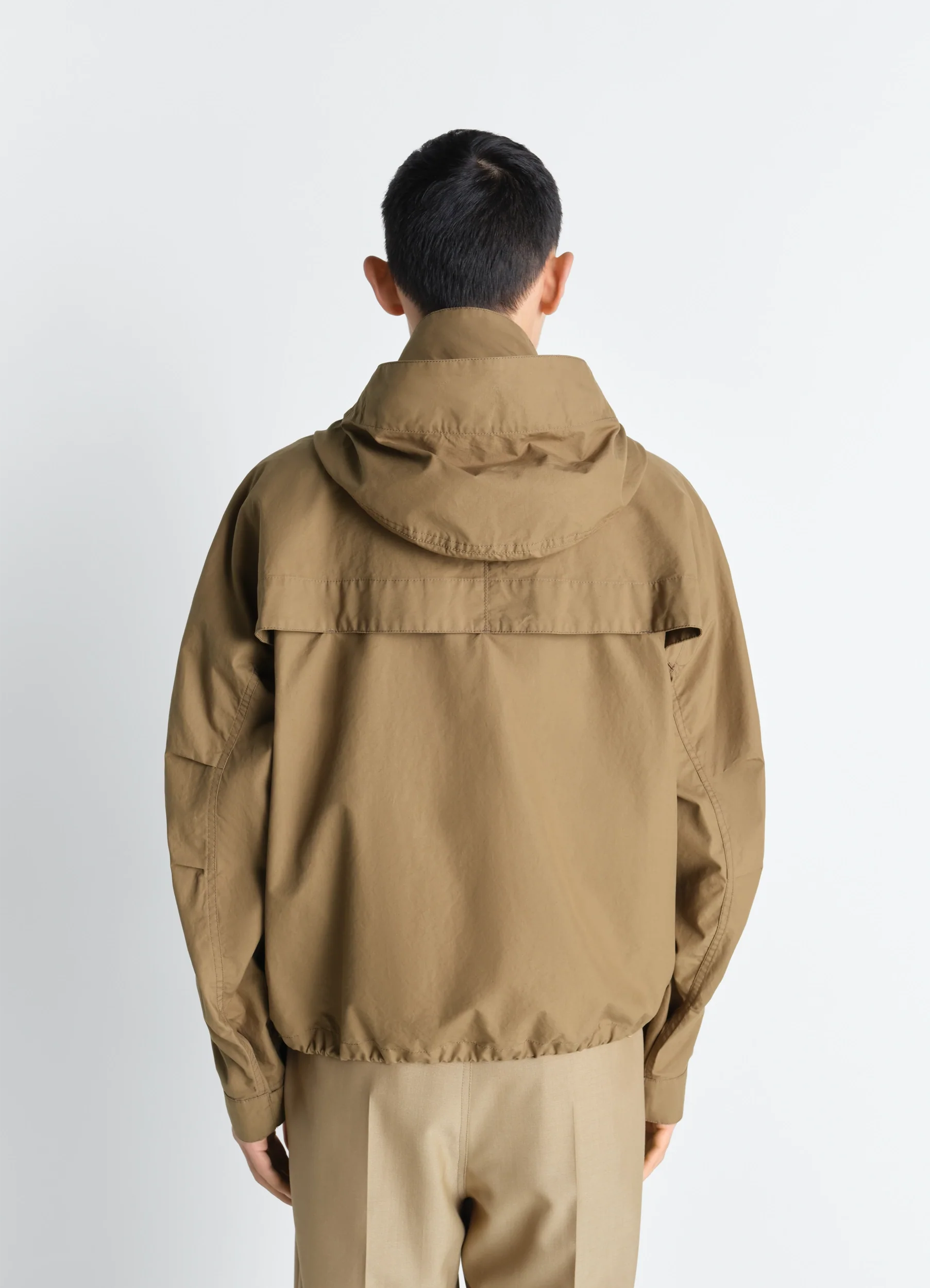 SHORT RAIN PARKA IN VENTILE® COTTON - Image 9