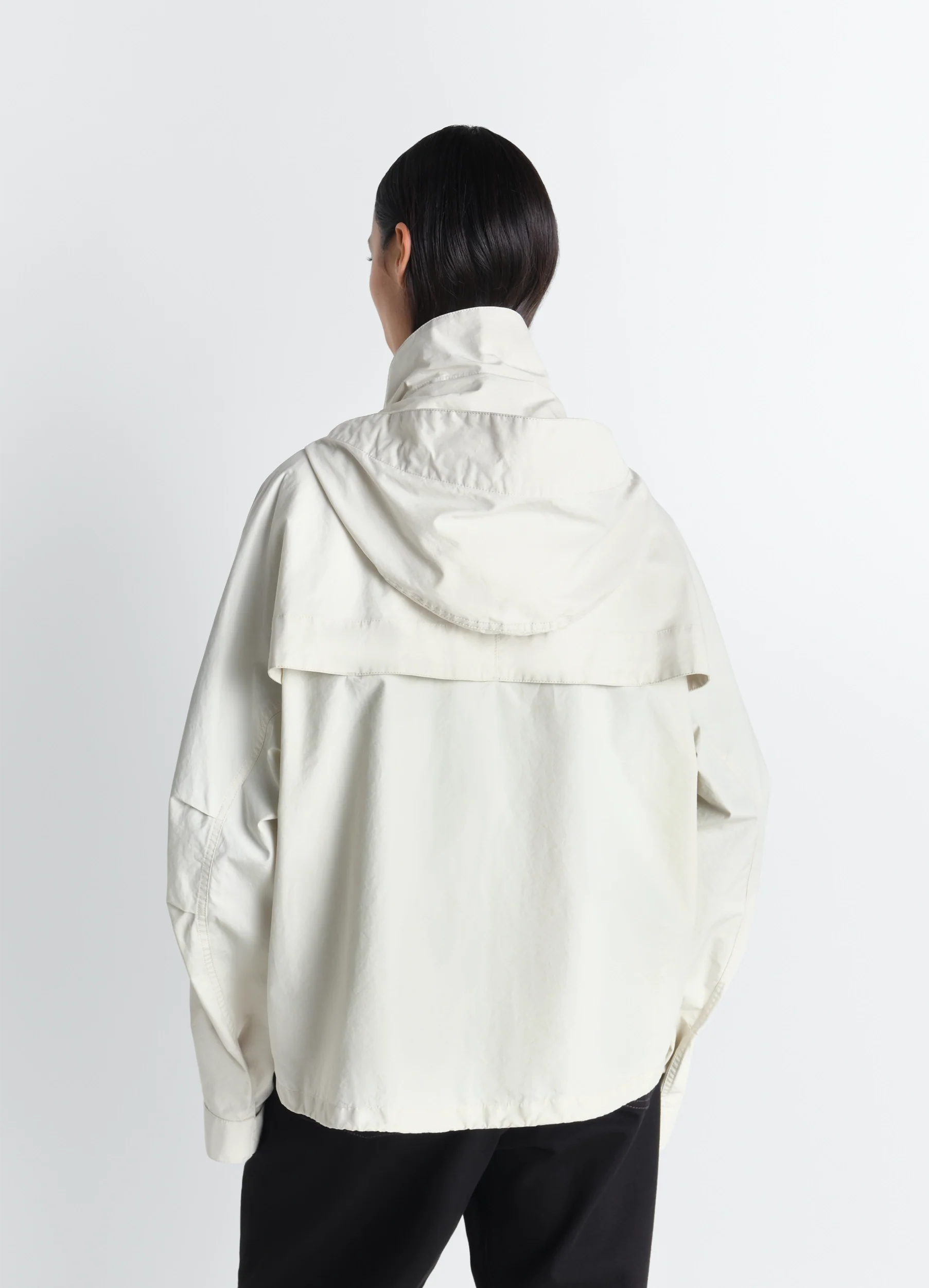 SHORT RAIN PARKA IN VENTILE® COTTON - Image 10