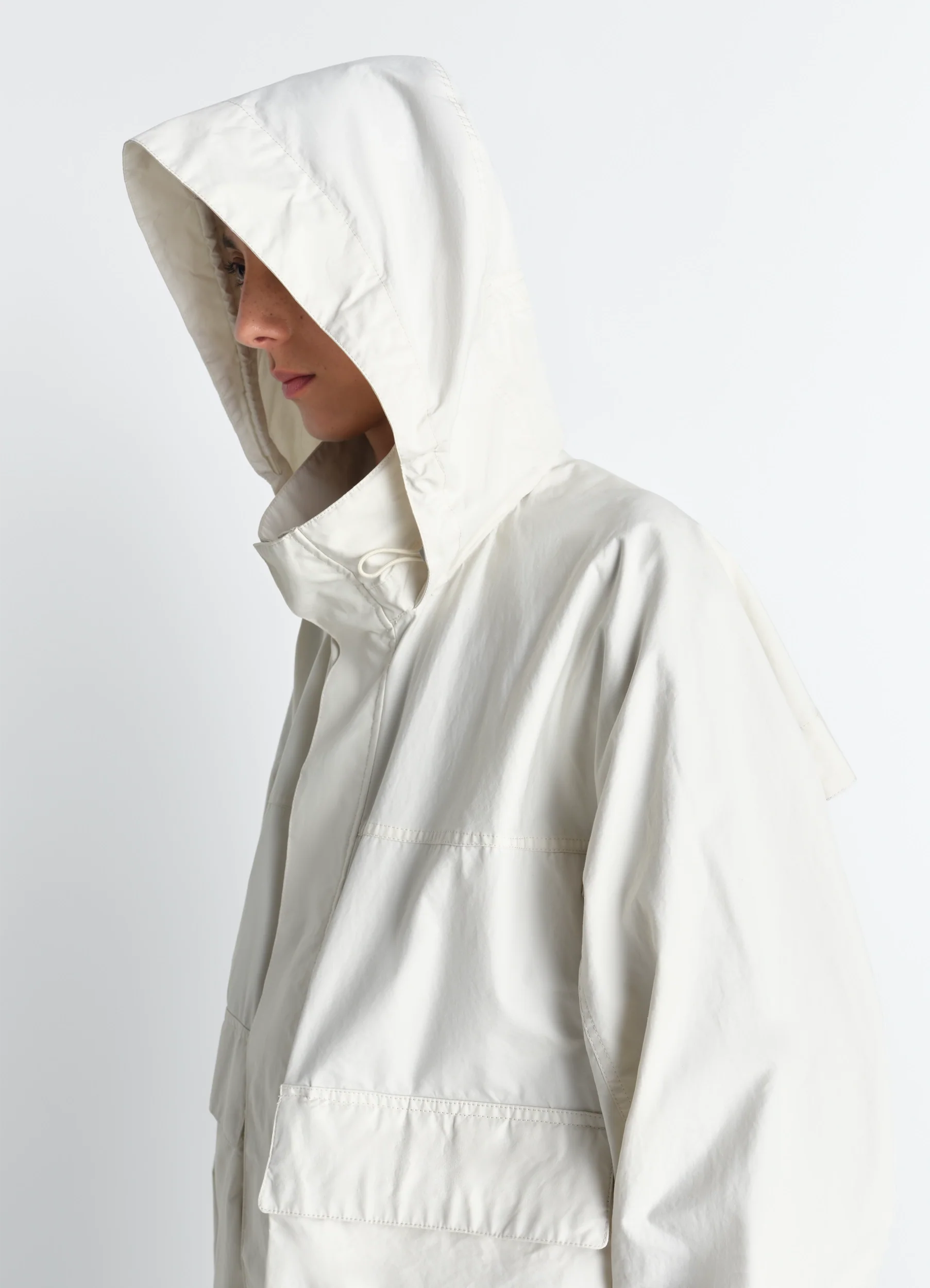SHORT RAIN PARKA IN VENTILE® COTTON - Image 7