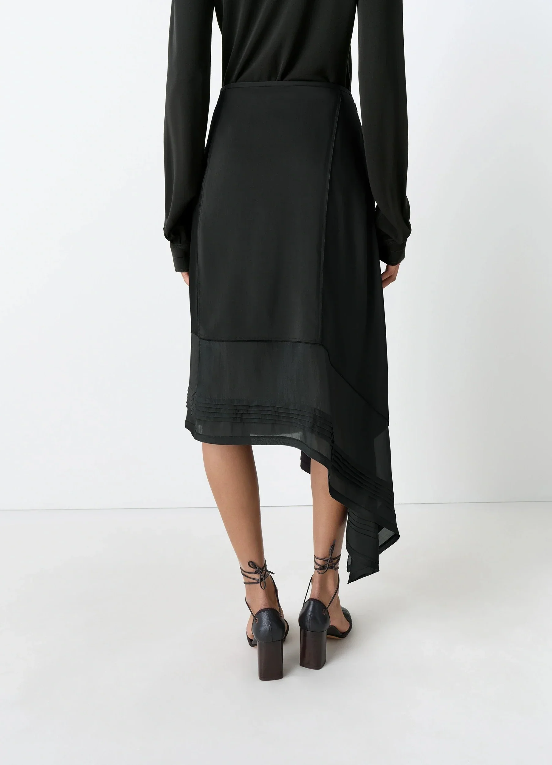 SKIRT WITH PLEATS IN SILK - Image 4