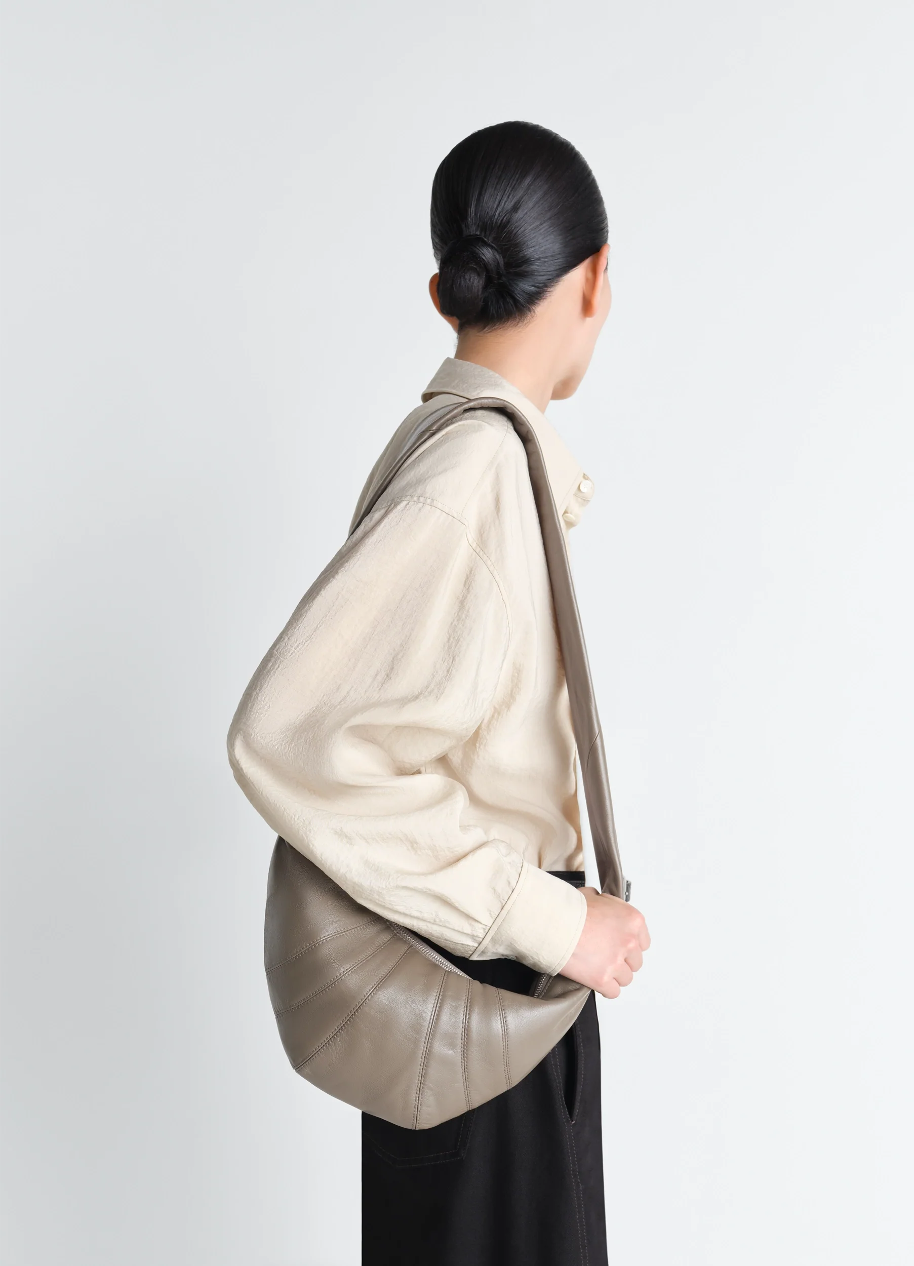 SMALL CROISSANT BAG IN LEATHER - Image 2