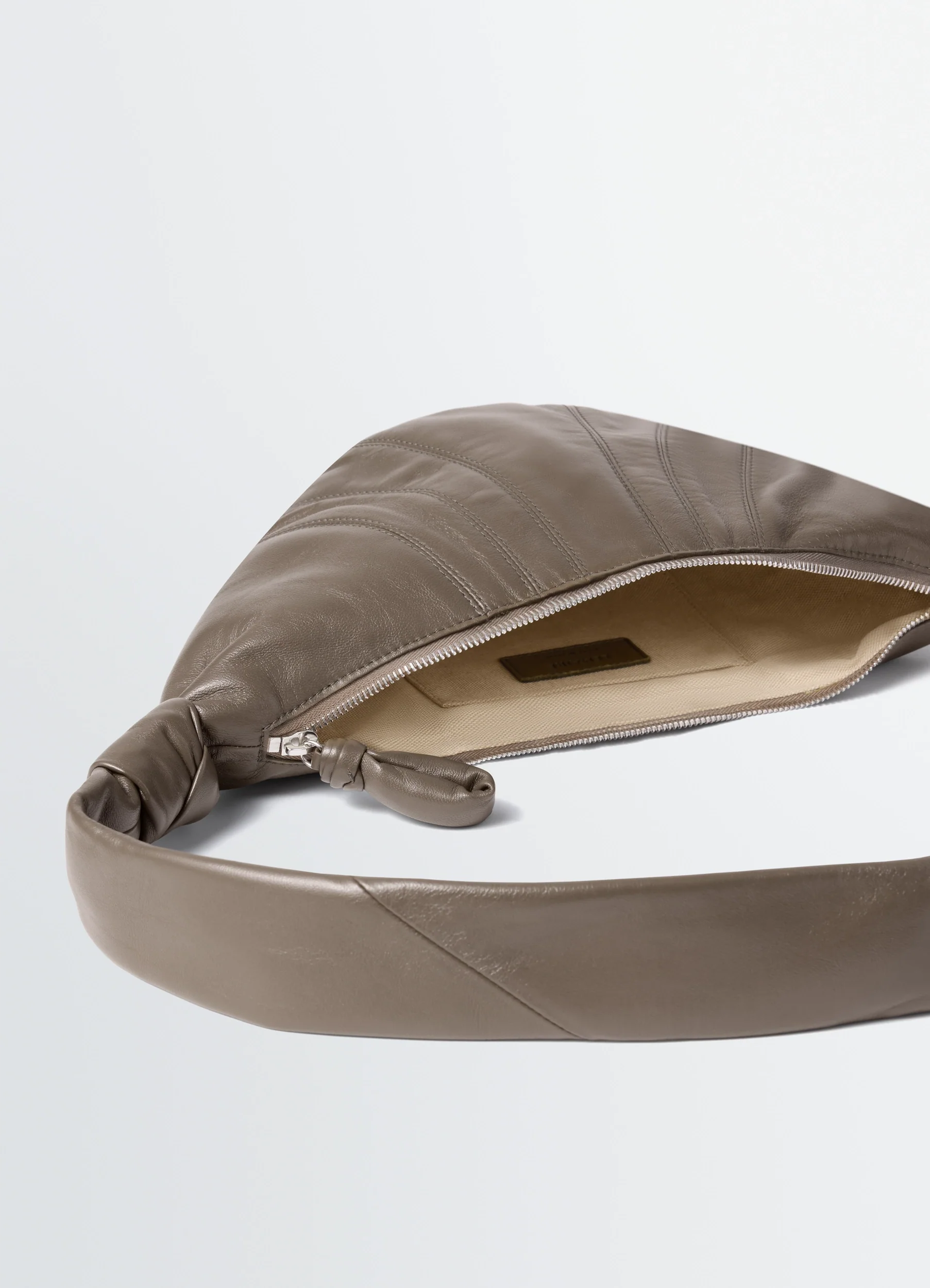 SMALL CROISSANT BAG IN LEATHER - Image 4