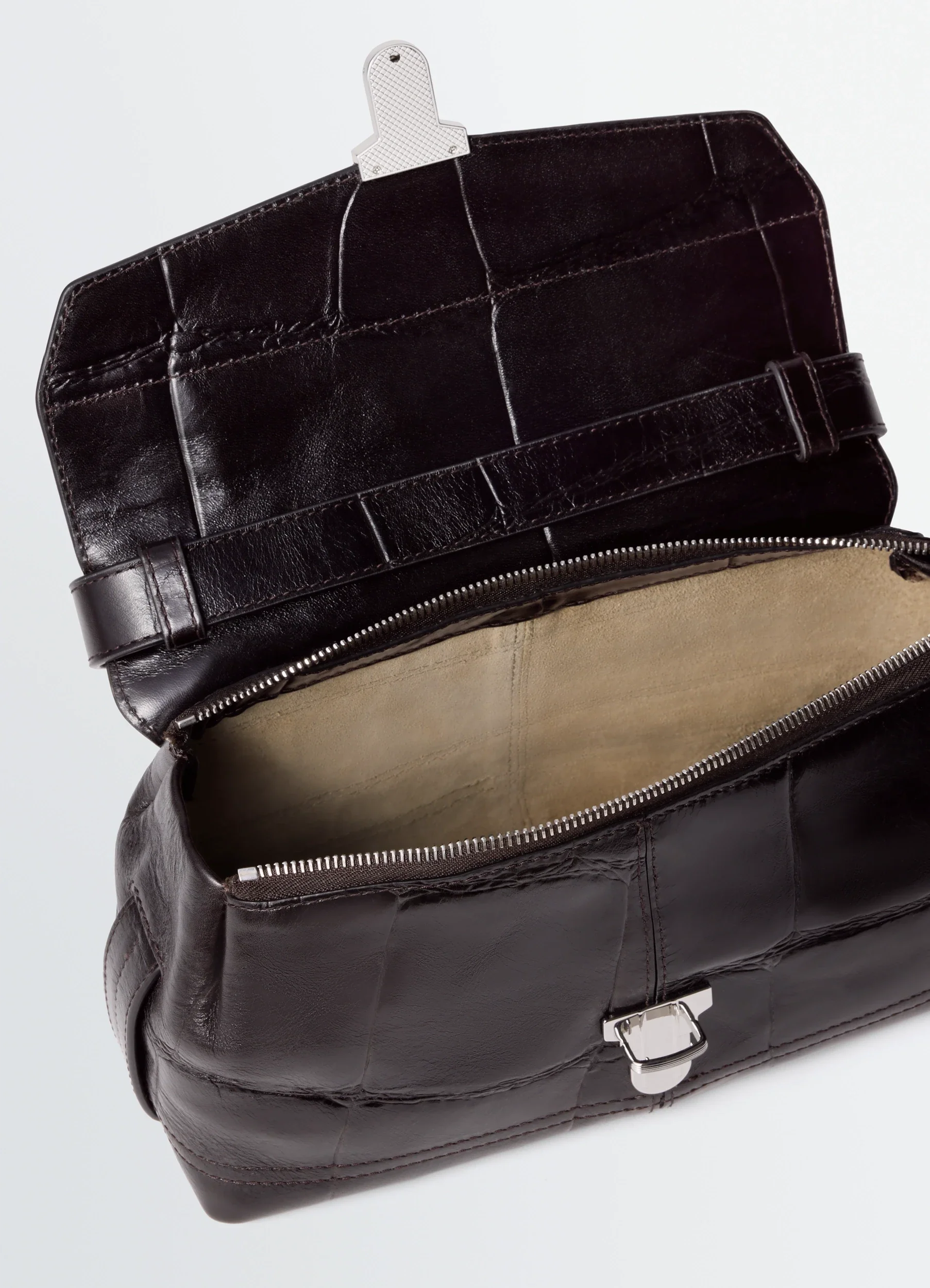 SMALL SOFT GEAR BAG IN LEATHER - Image 4