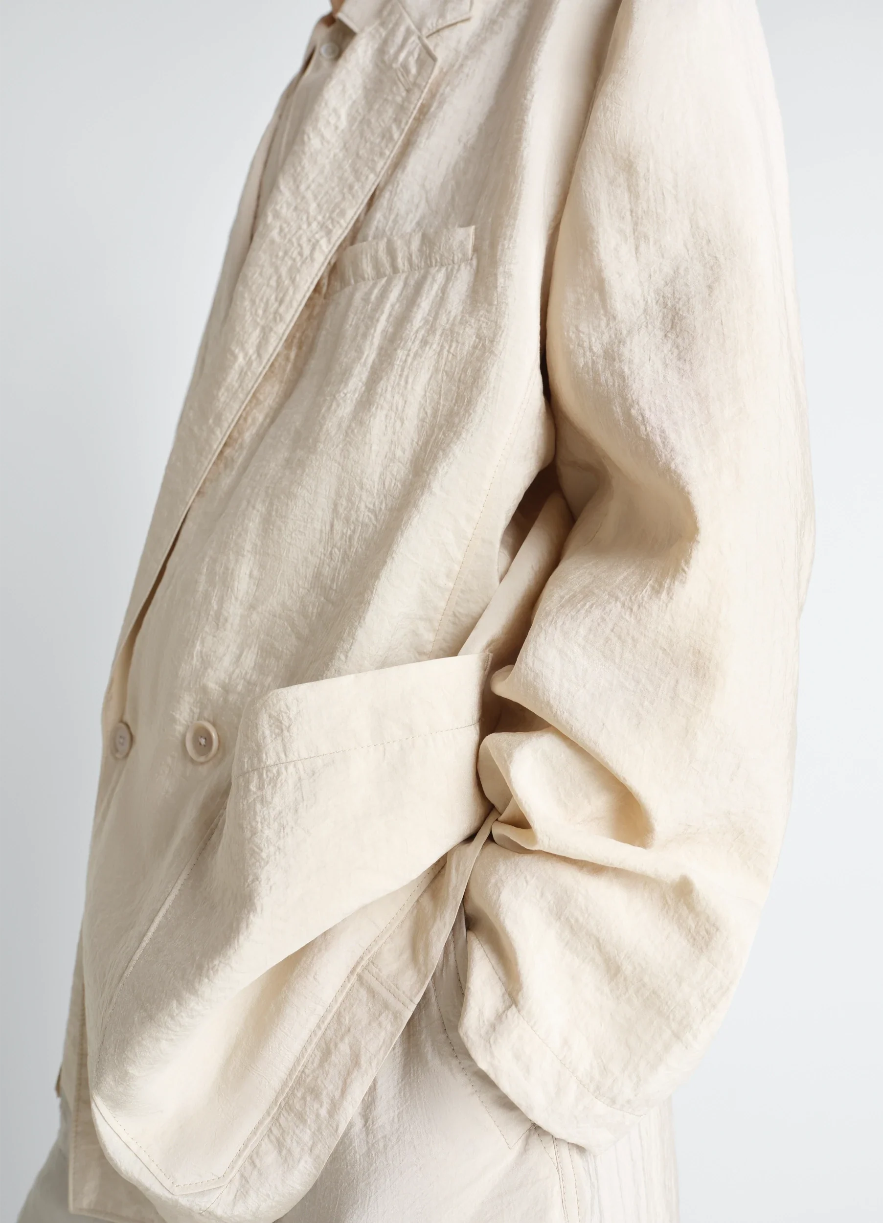 SOFT DOUBLE BREASTED JACKET IN DRY SILK - Image 4
