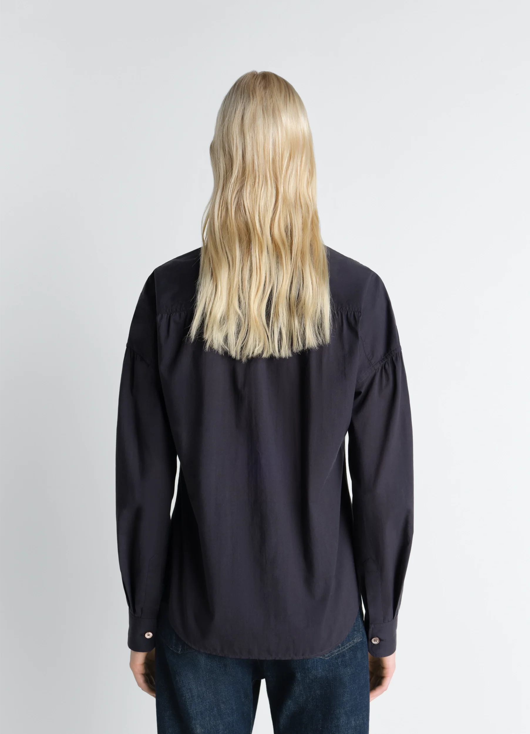 SOFT POINTED COLLAR SHIRT IN WASHED COTTON MUSLIN - Image 4