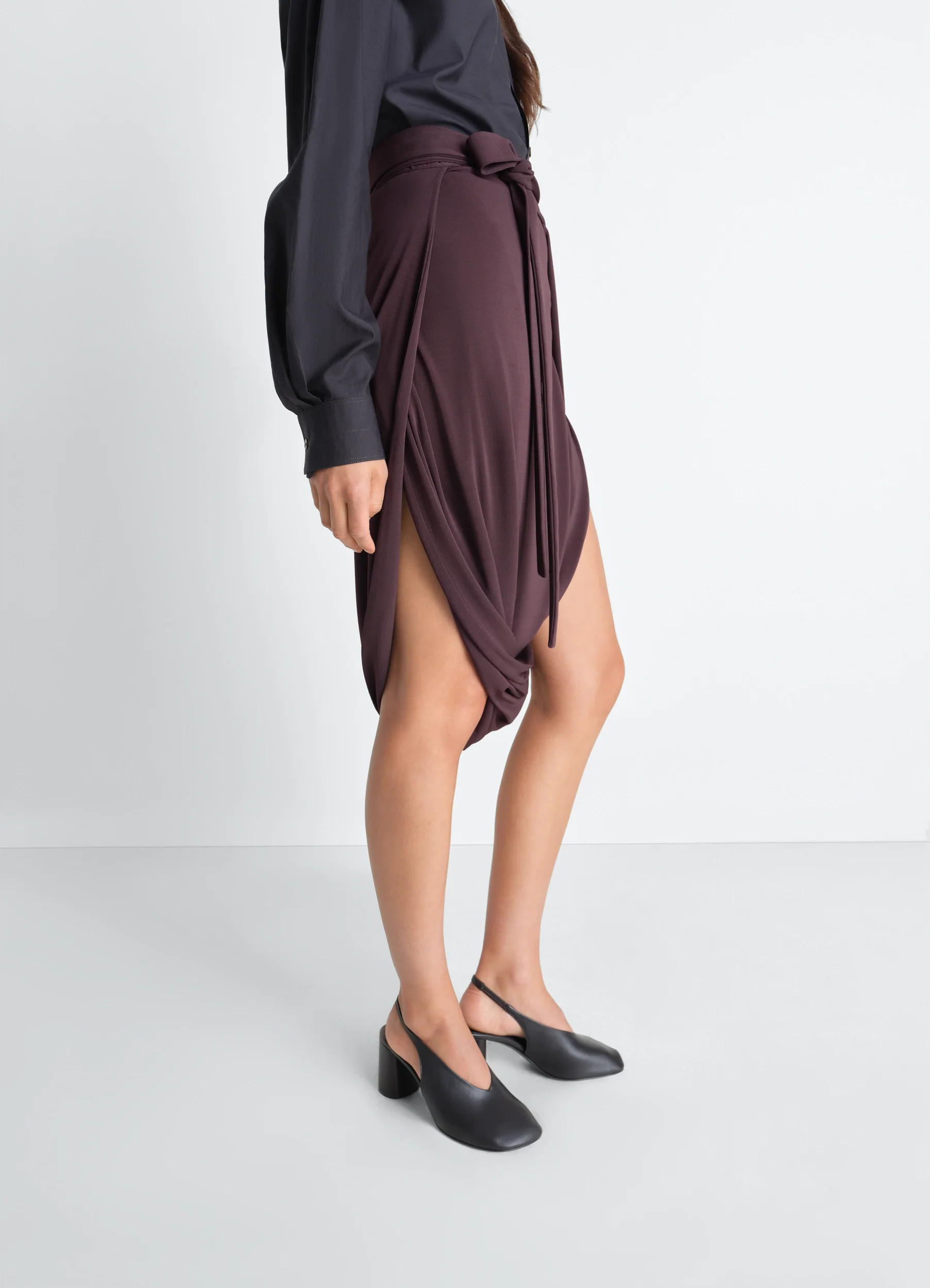 SOFT WRAP SKIRT IN VISCOSE CREPE JERSEY - Image 3