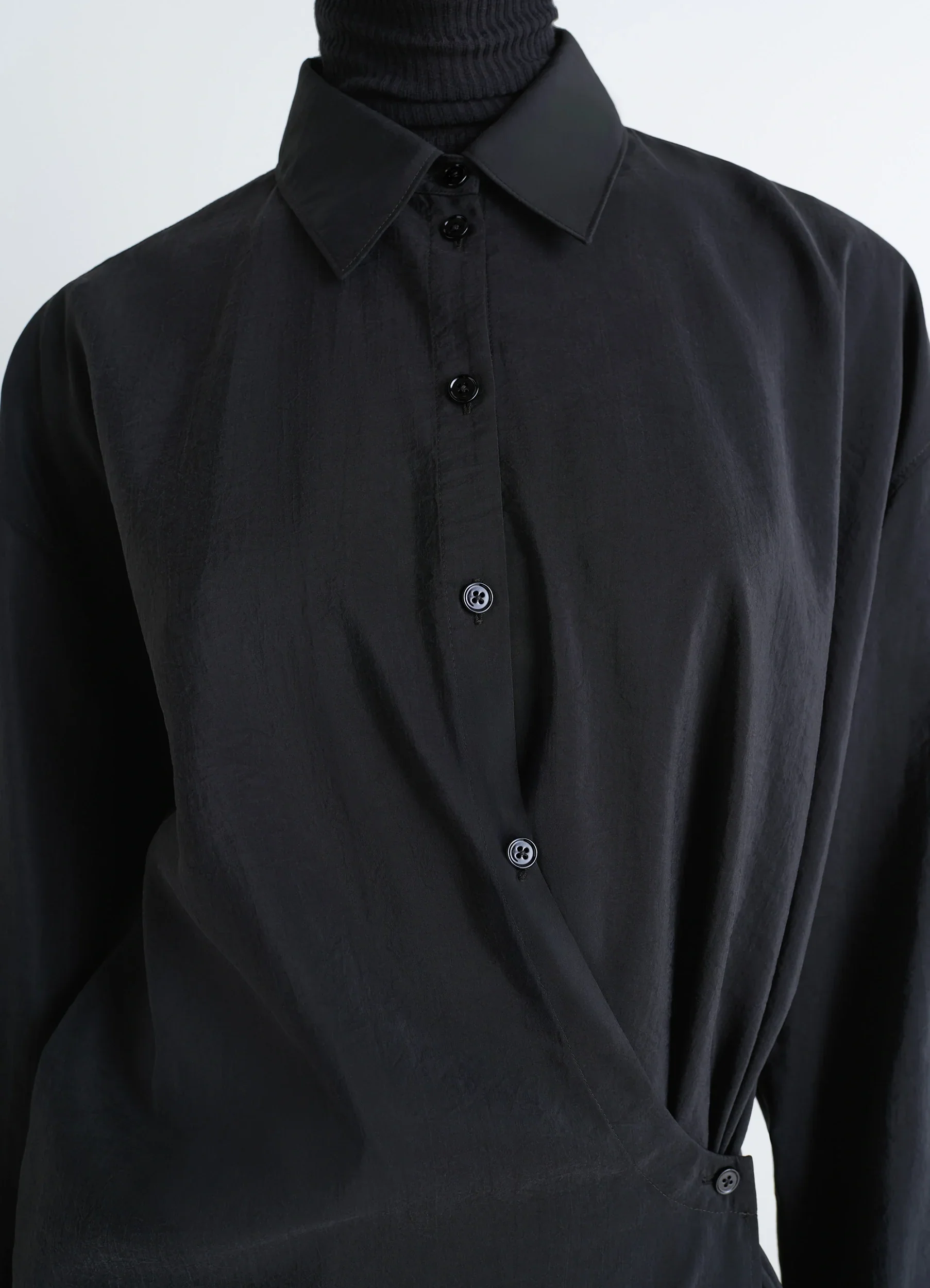STRAIGHT COLLAR TWISTED DRESS IN DRY SILK - Image 2