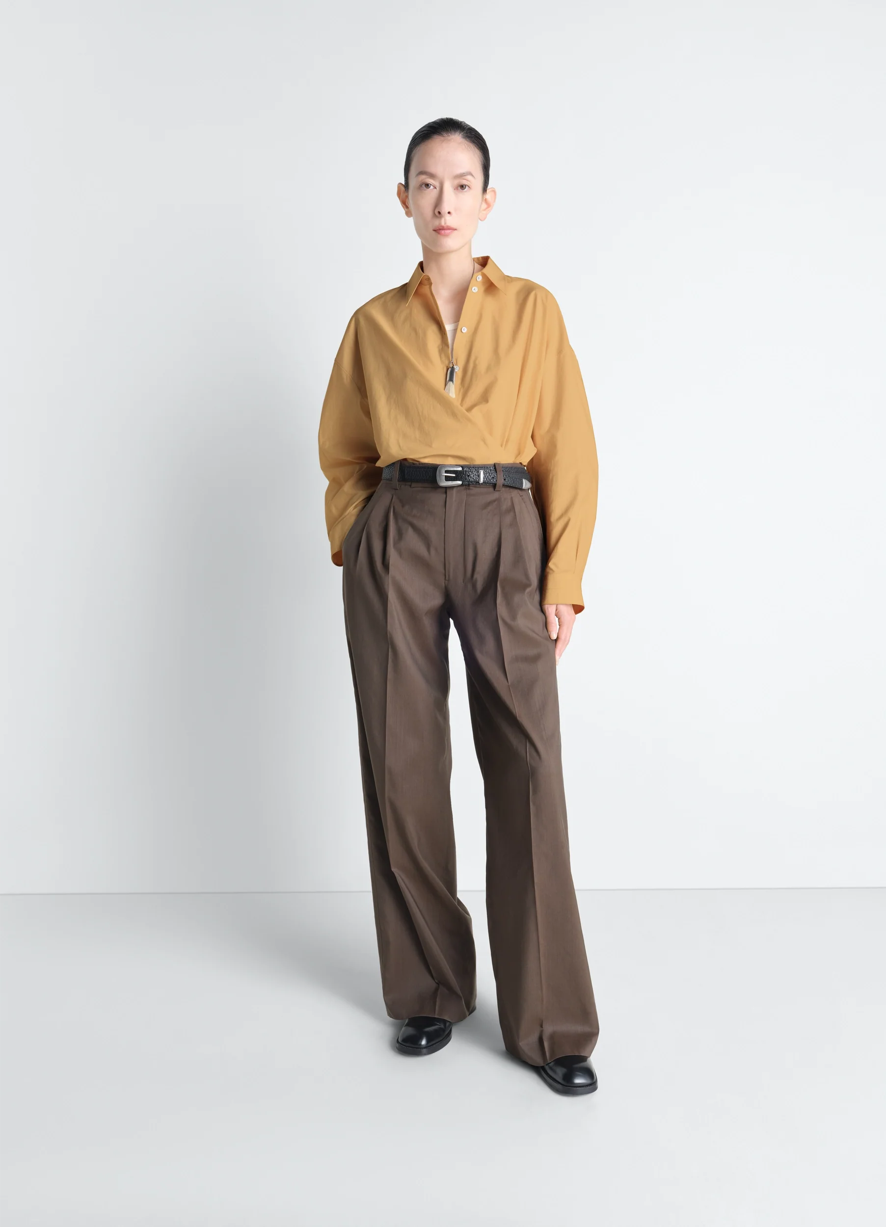 STRAIGHT COLLAR TWISTED SHIRT IN WASHED COTTON SILK - Image 2