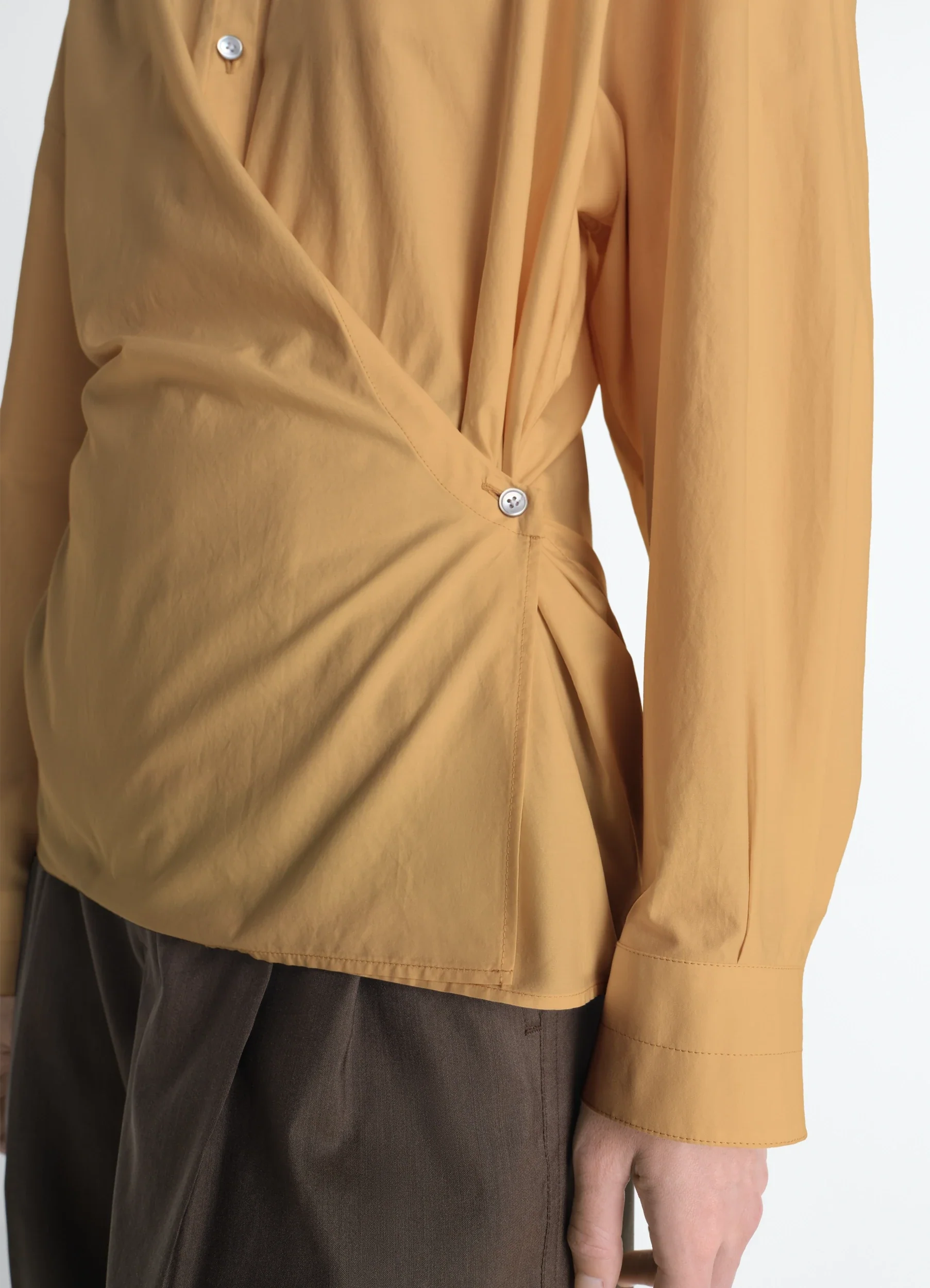 STRAIGHT COLLAR TWISTED SHIRT IN WASHED COTTON SILK - Image 3