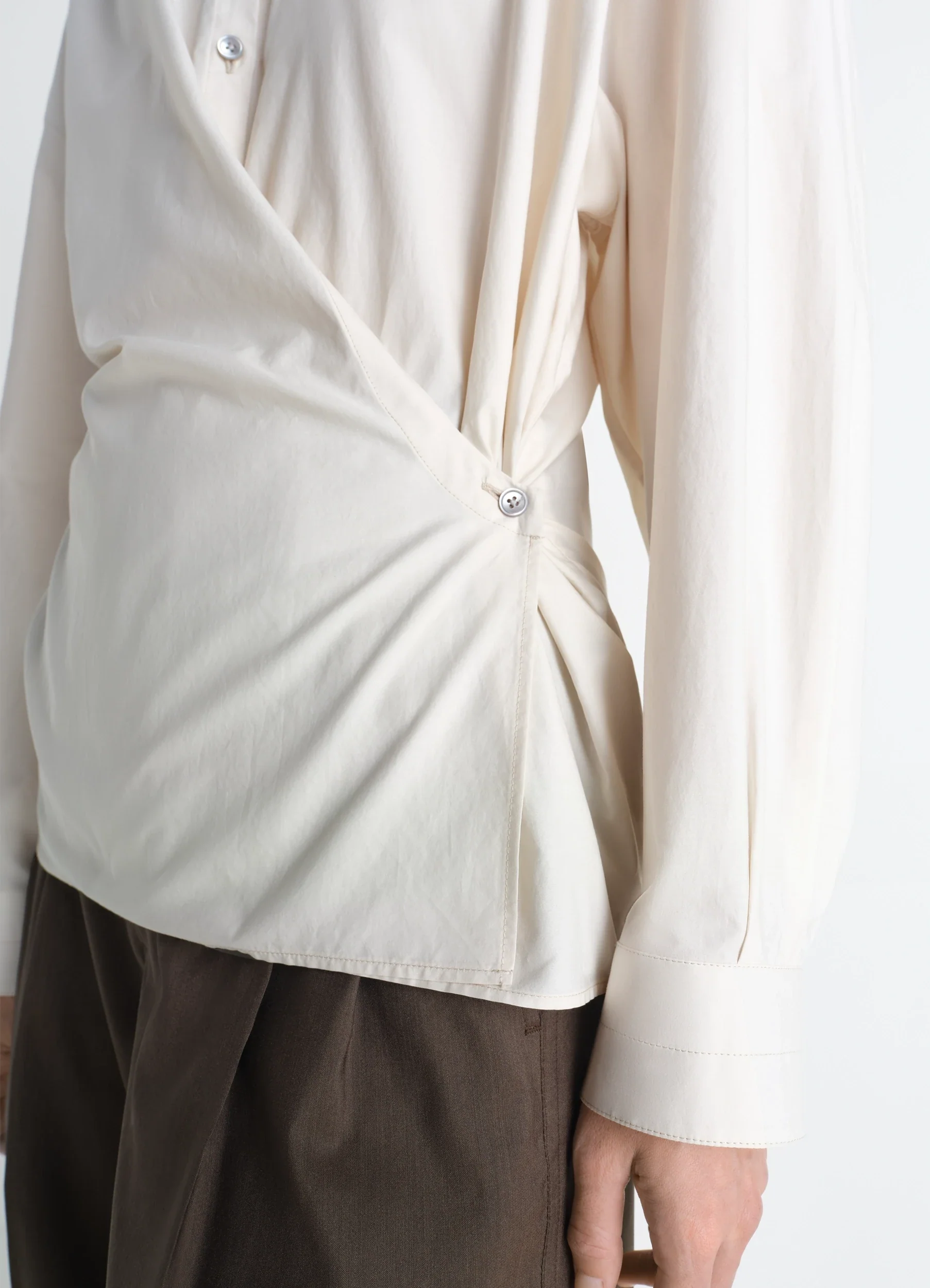 STRAIGHT COLLAR TWISTED SHIRT IN WASHED COTTON SILK - Image 4