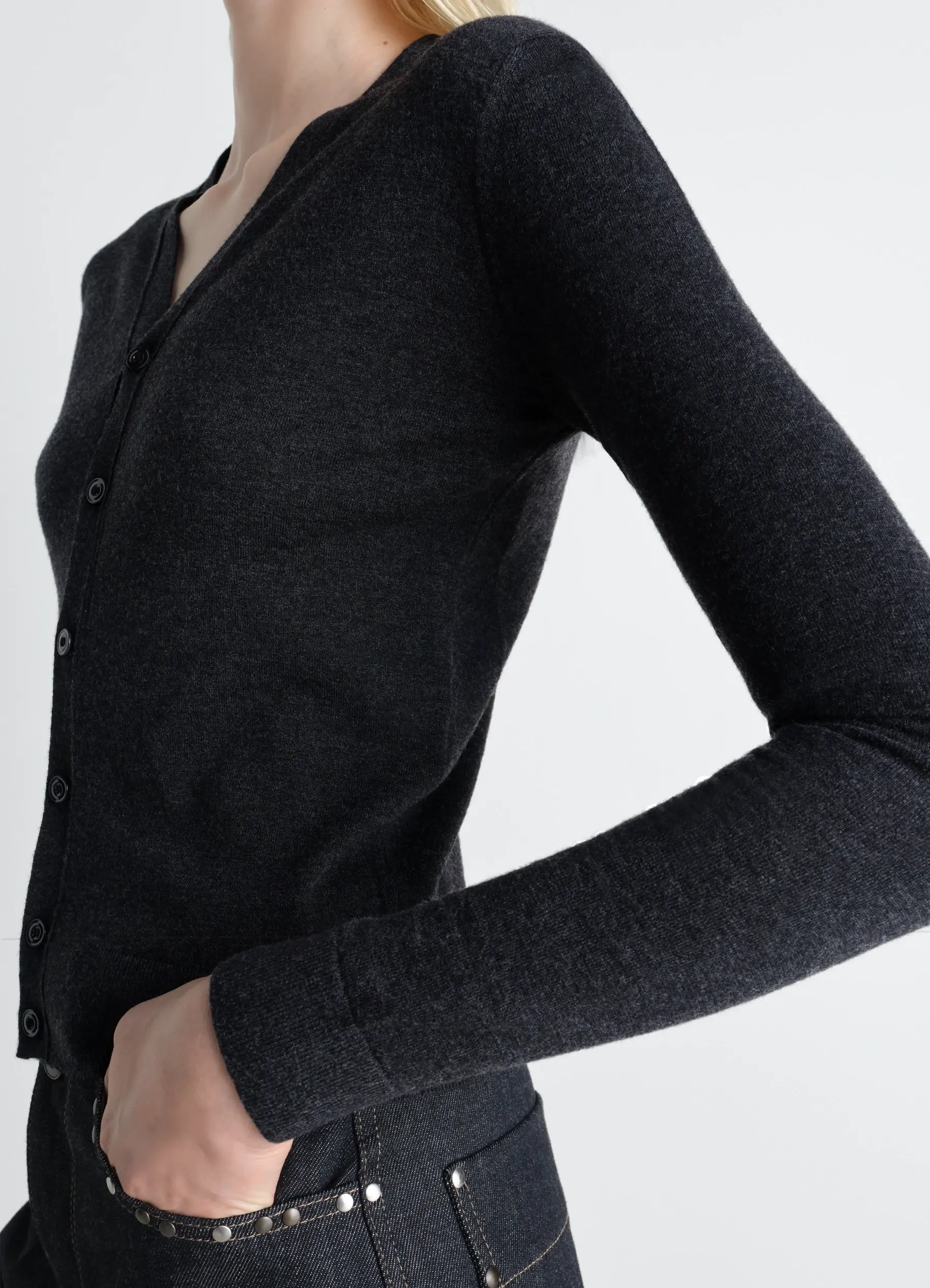 V NECK BUTTONED CARDIGAN IN FINE WOOL - Image 3