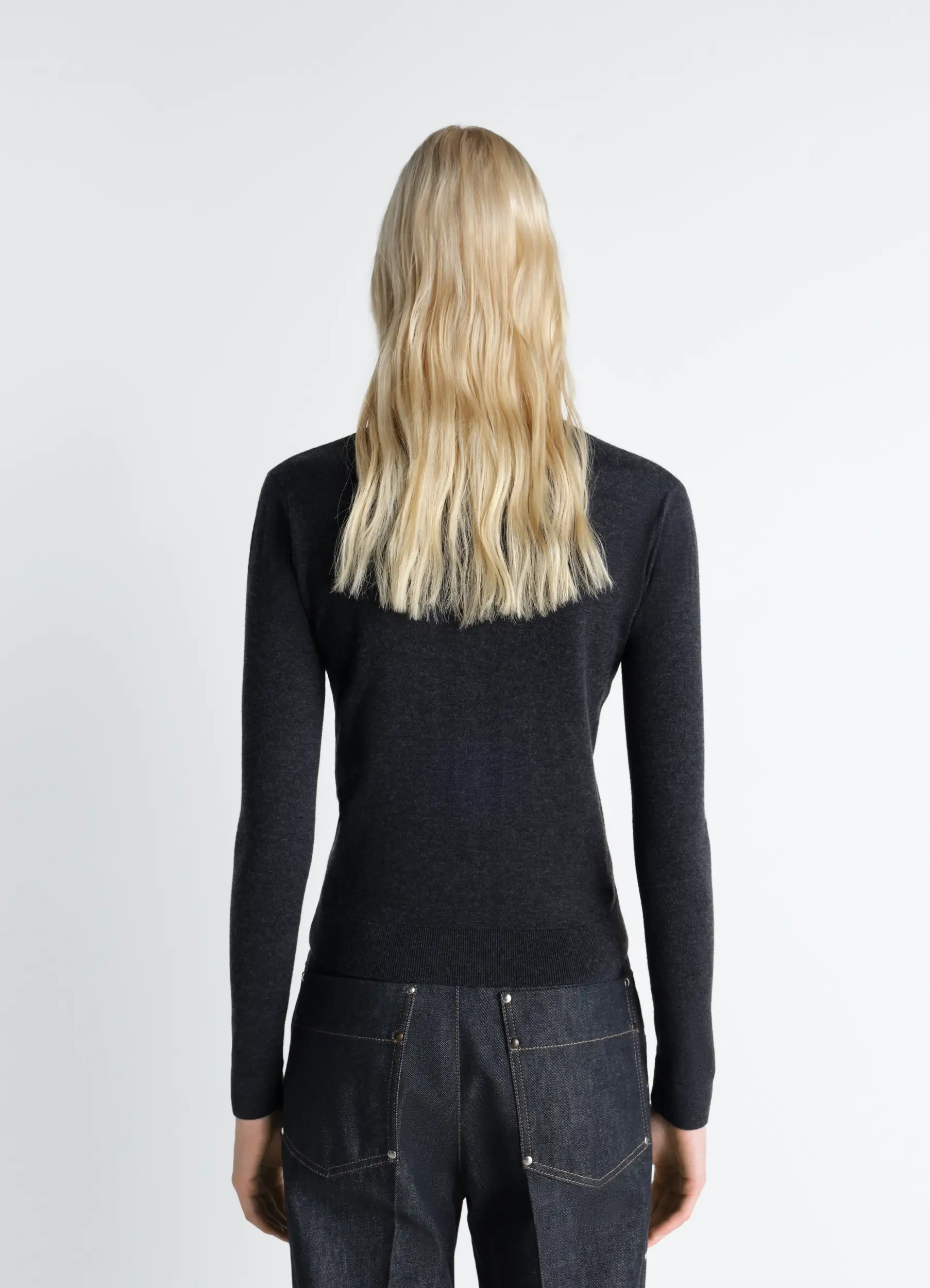 V NECK BUTTONED CARDIGAN IN FINE WOOL - Image 4